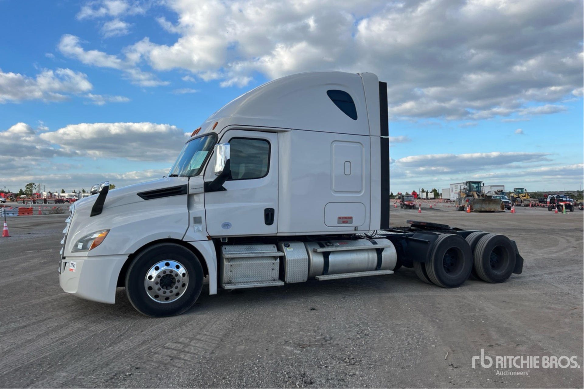 General Appearance with Bild, Ecke vorne links