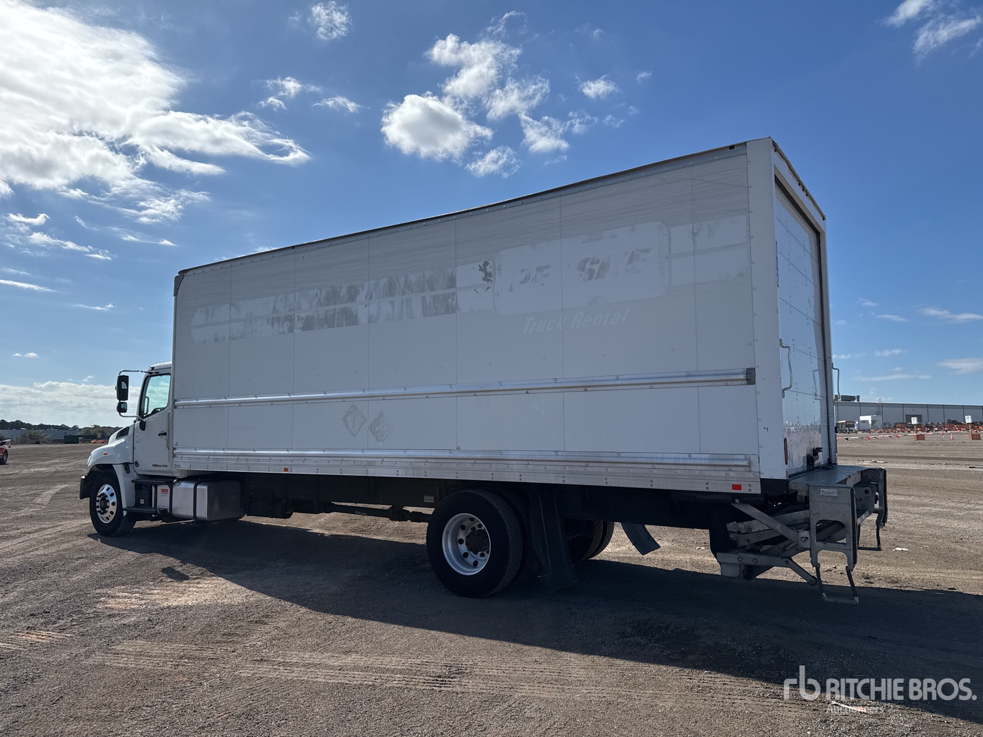 General Appearance with Bild, Ecke hinten links