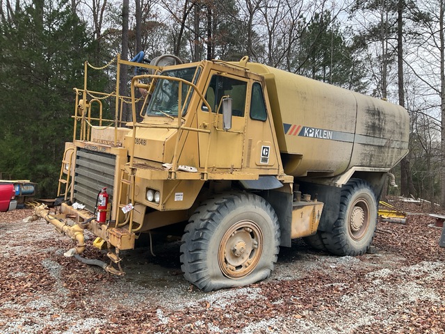 1986 Cat 769C 8000 gal 4x2 Water Truck (Inoperable)