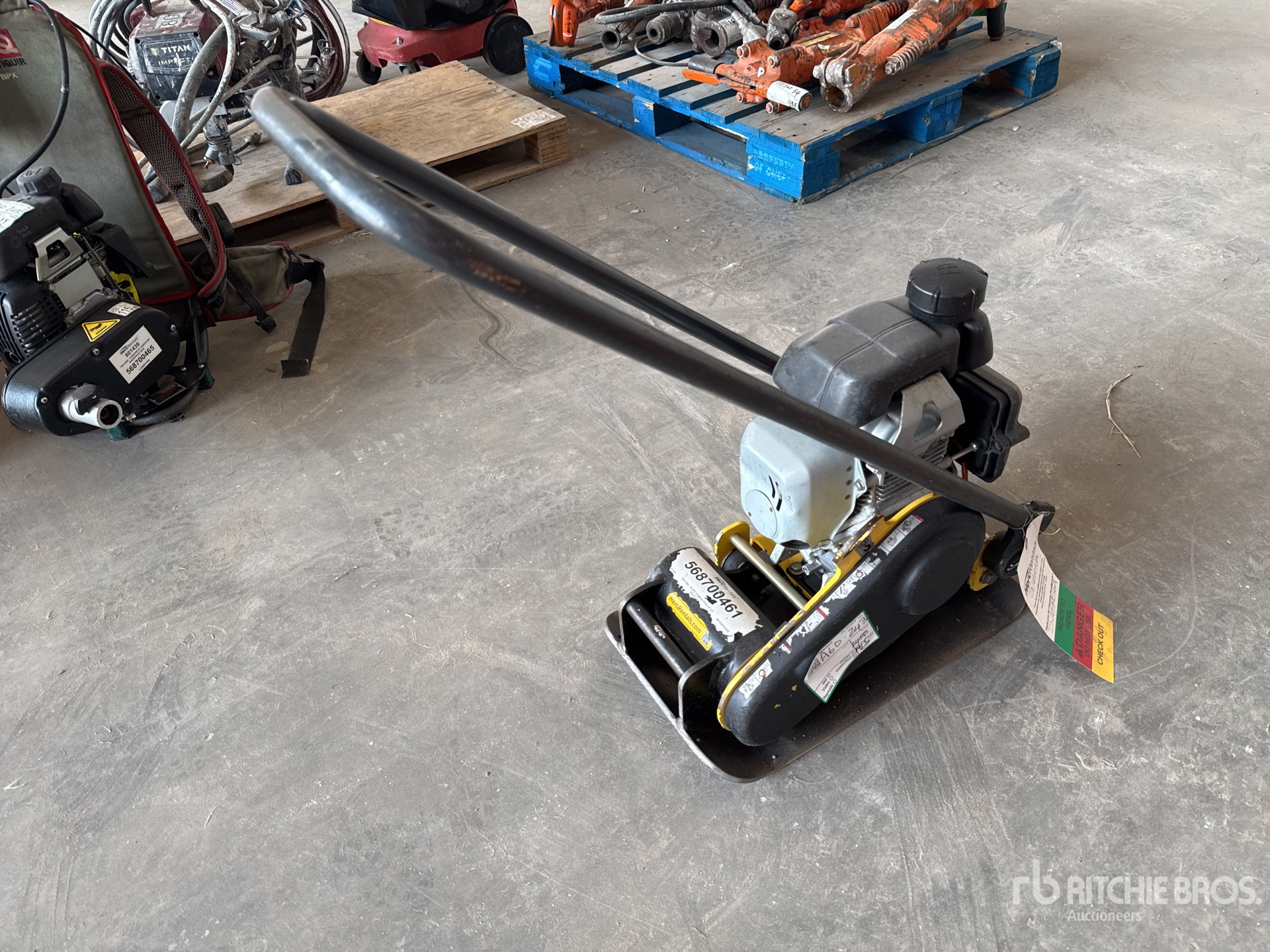 General Appearance with Bild, Ecke vorne links