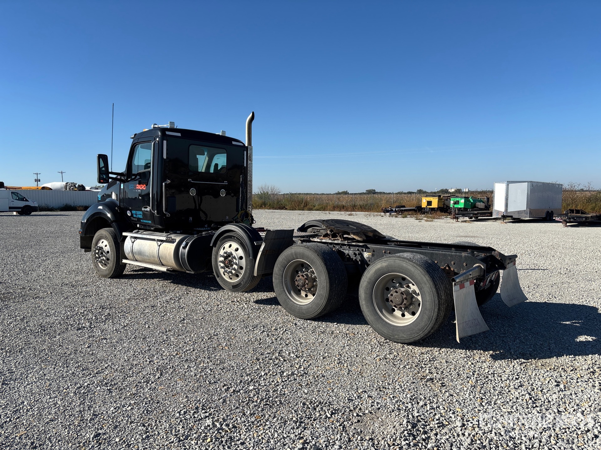 Aspect général with Image, coin arrière gauche