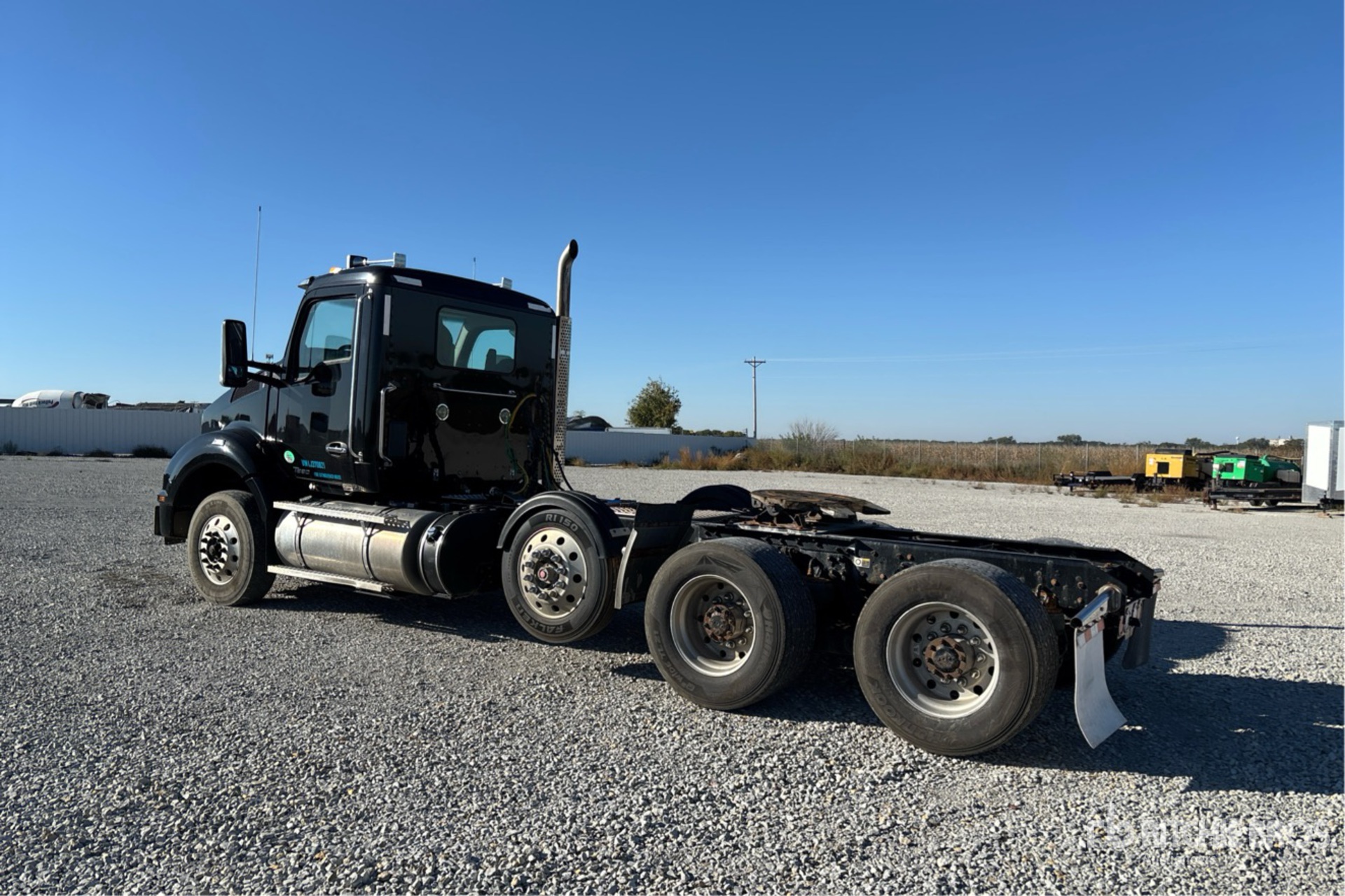 Aspect général with Image, coin arrière gauche