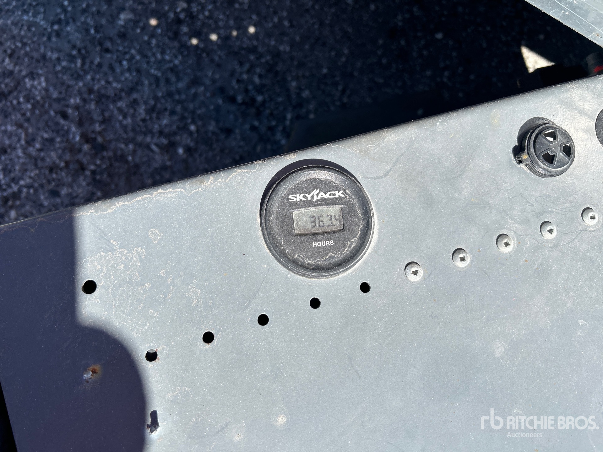 General Appearance with Hour Meter / Odometer