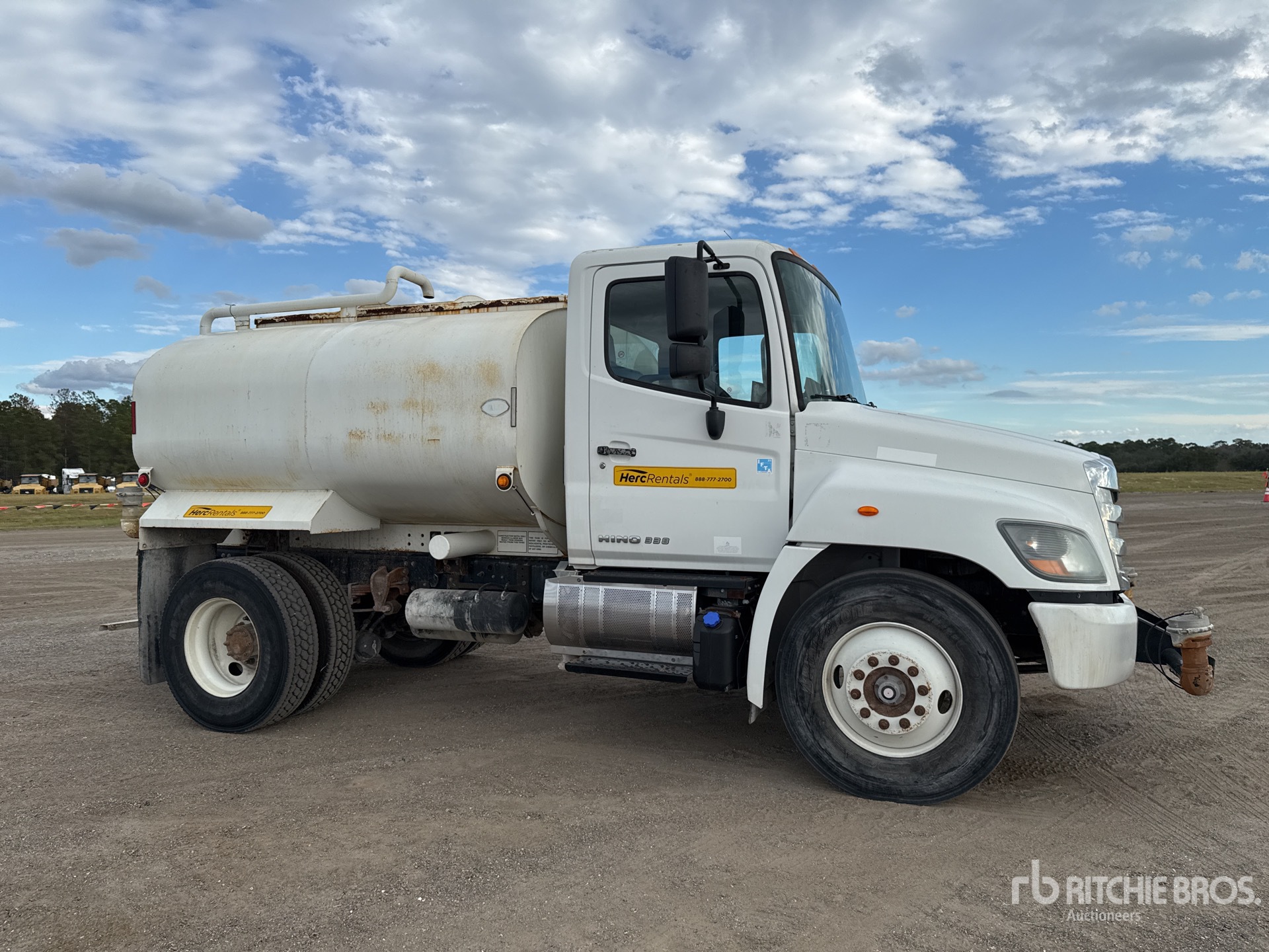 Aspect général with Image, coin avant droit