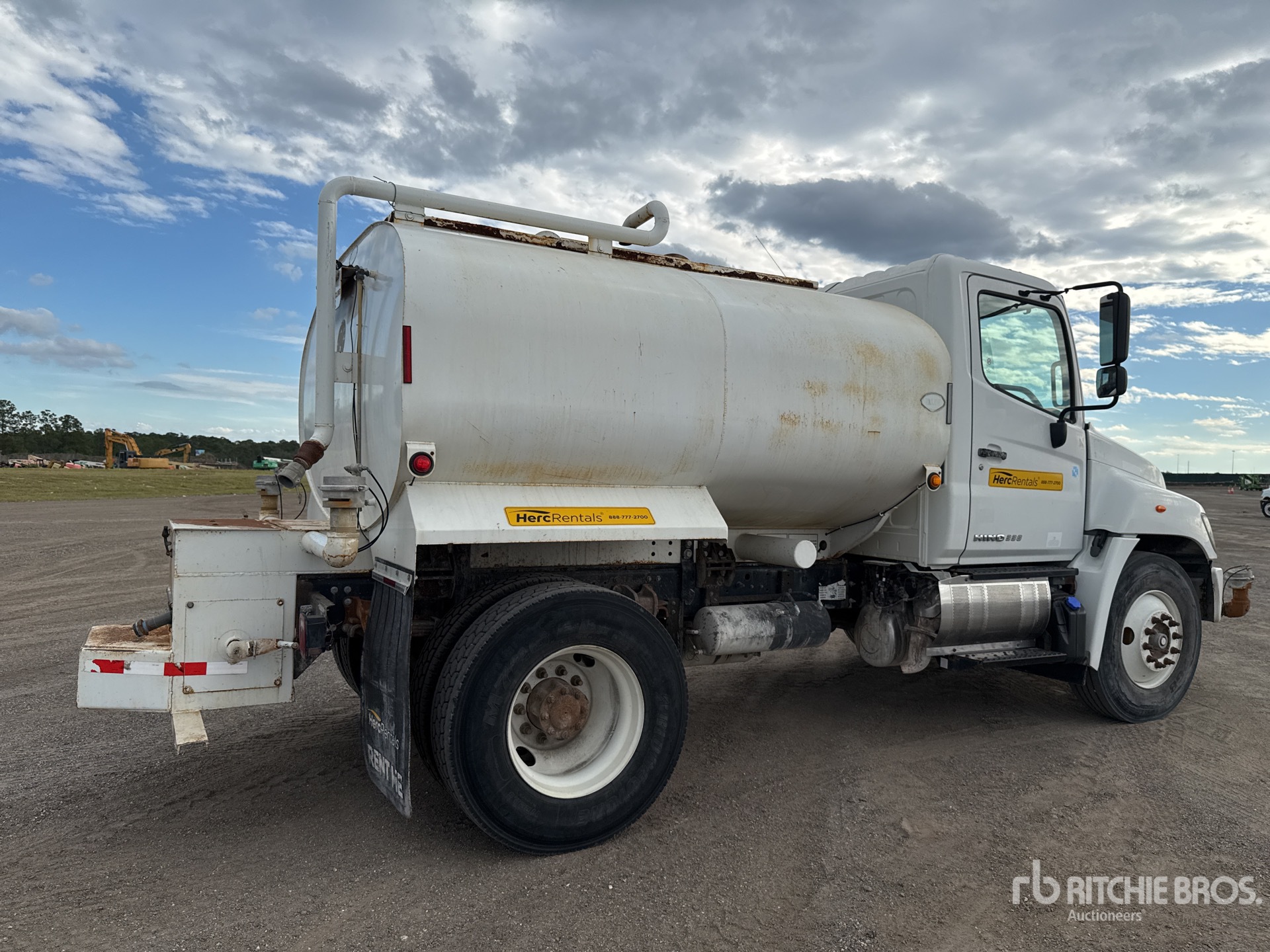 Aspect général with Image, coin arrière droit