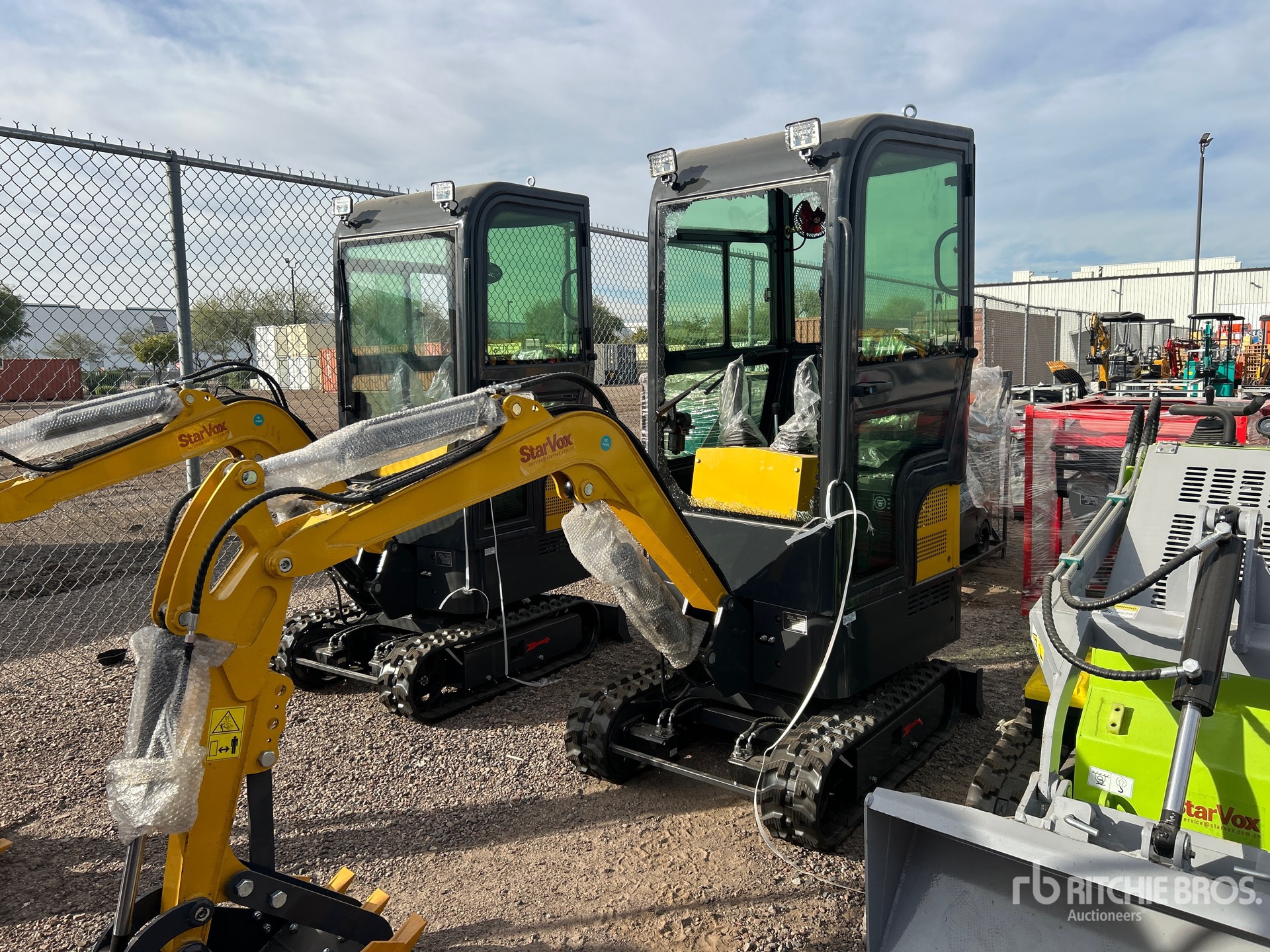 General Appearance with Foto, angolo anteriore sinistro