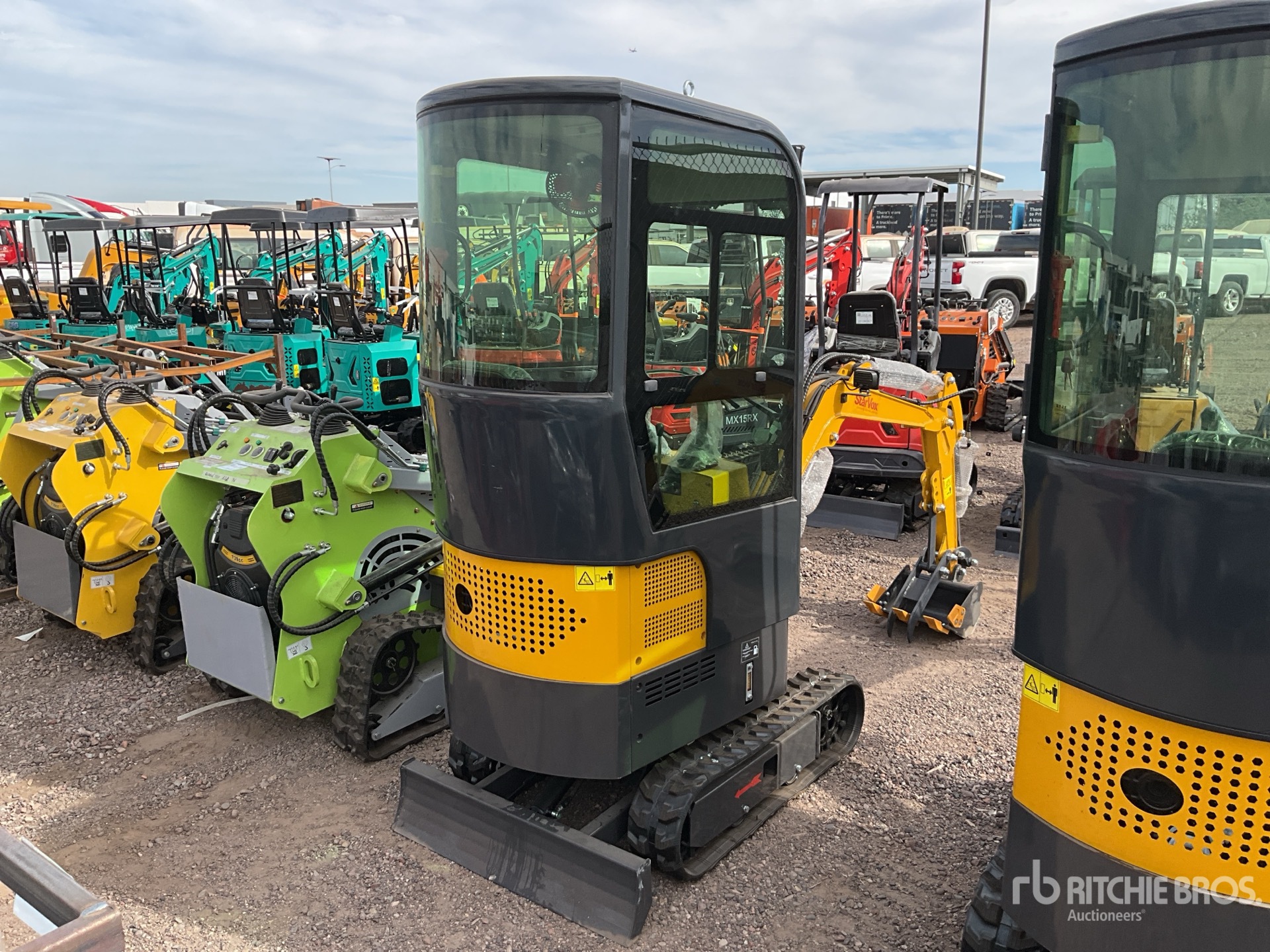 General Appearance with Foto, angolo anteriore sinistro