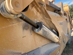 Hydraulics with Apron Lift Cylinders