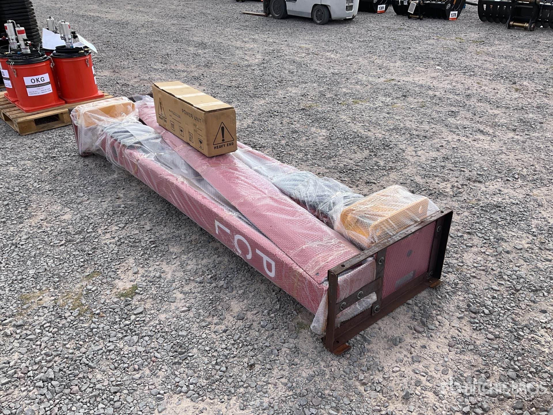 General Appearance with Bild, Ecke vorne rechts