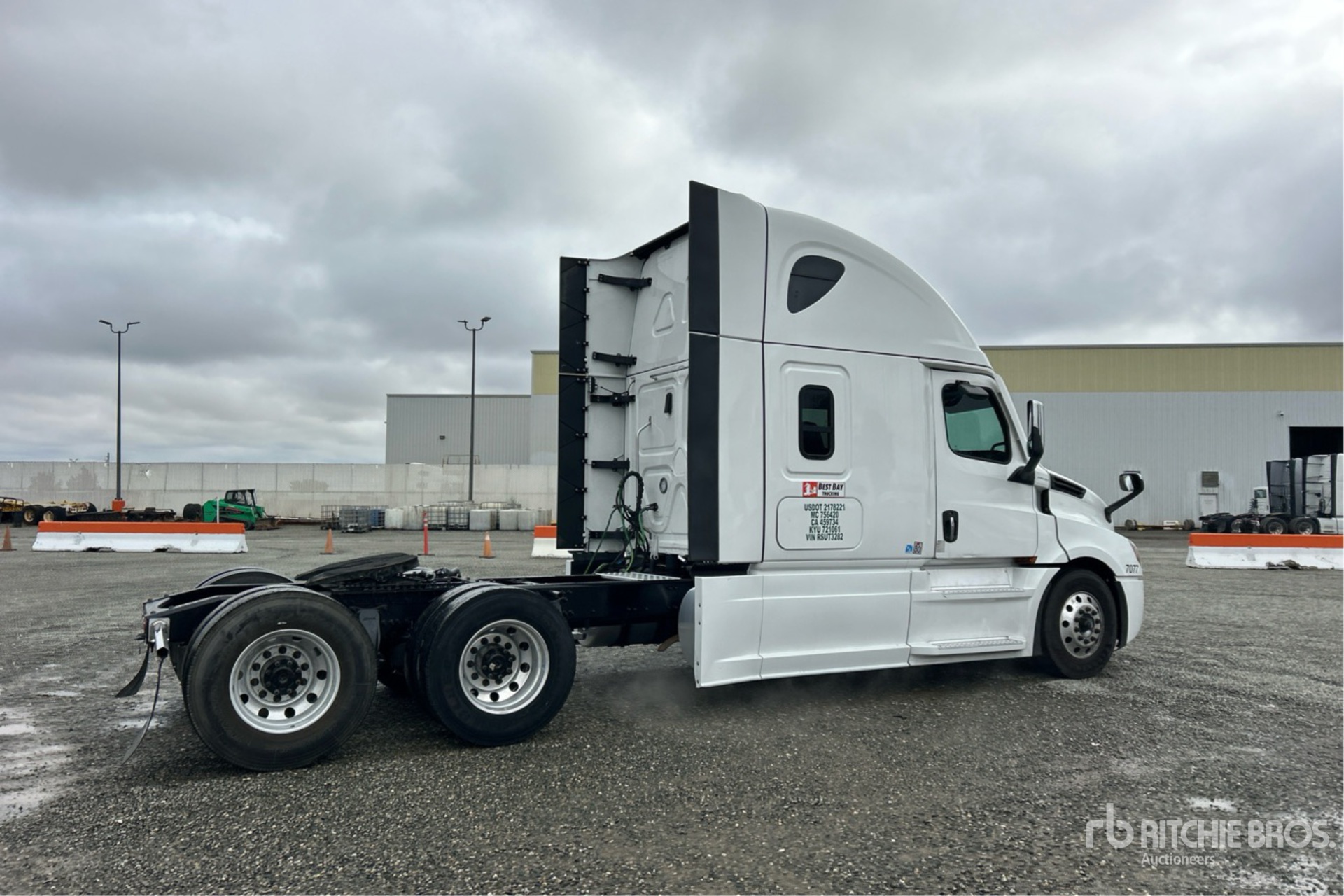 General Appearance with Picture, Right Rear Corner