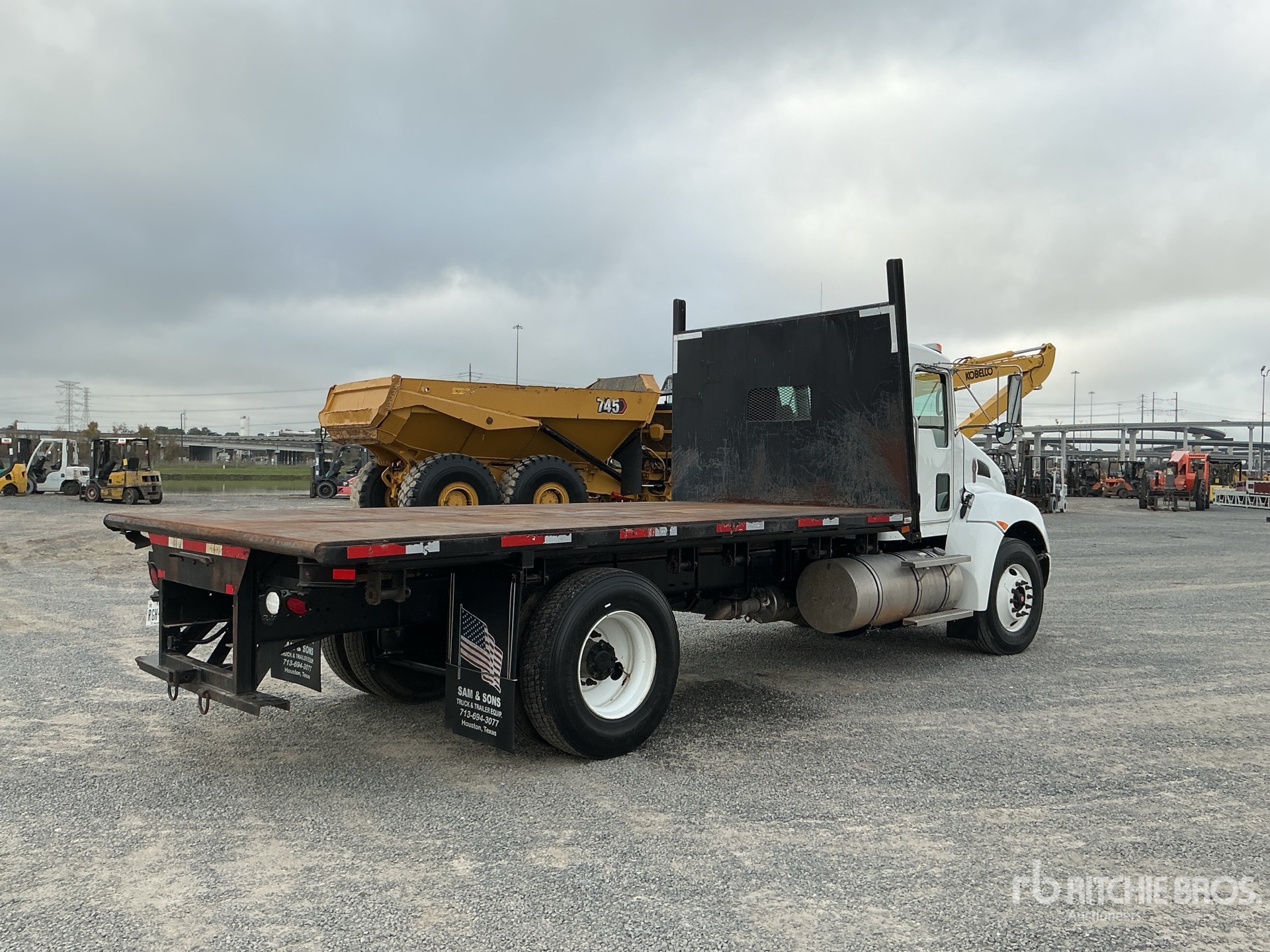 General Appearance with Bild, Ecke hinten rechts