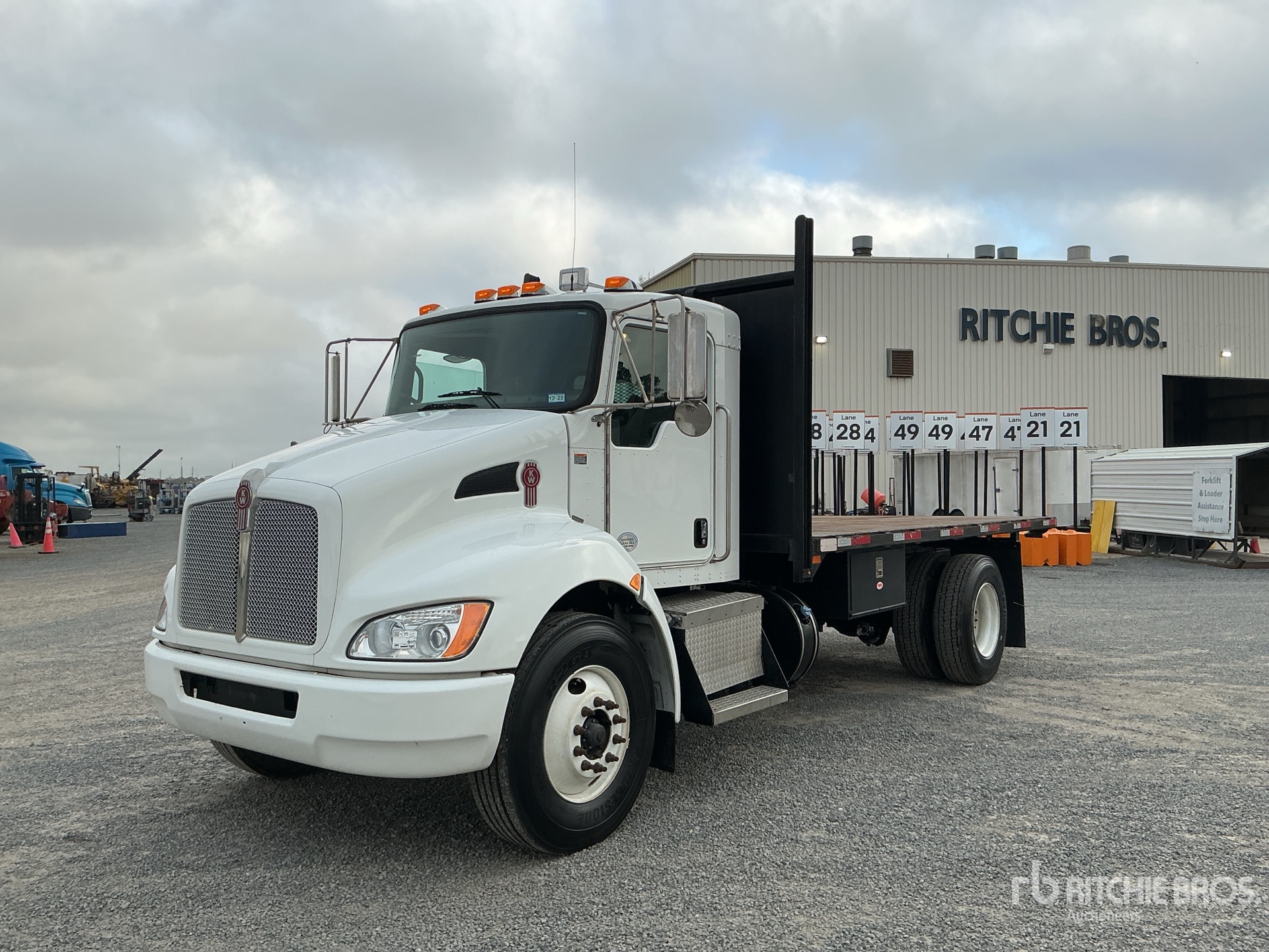 General Appearance with Bild, Ecke vorne links