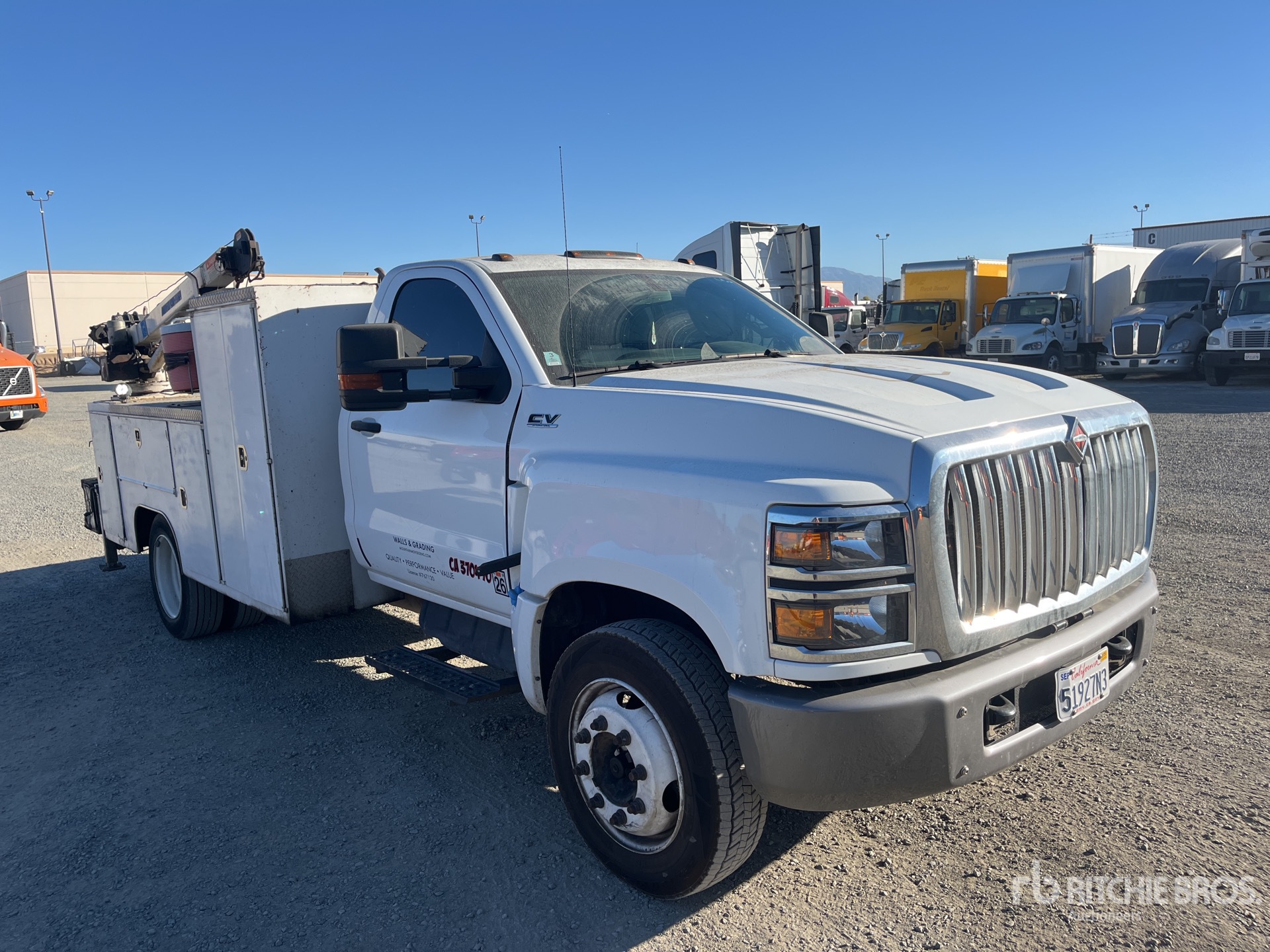 General Appearance with Picture, Right Front Corner