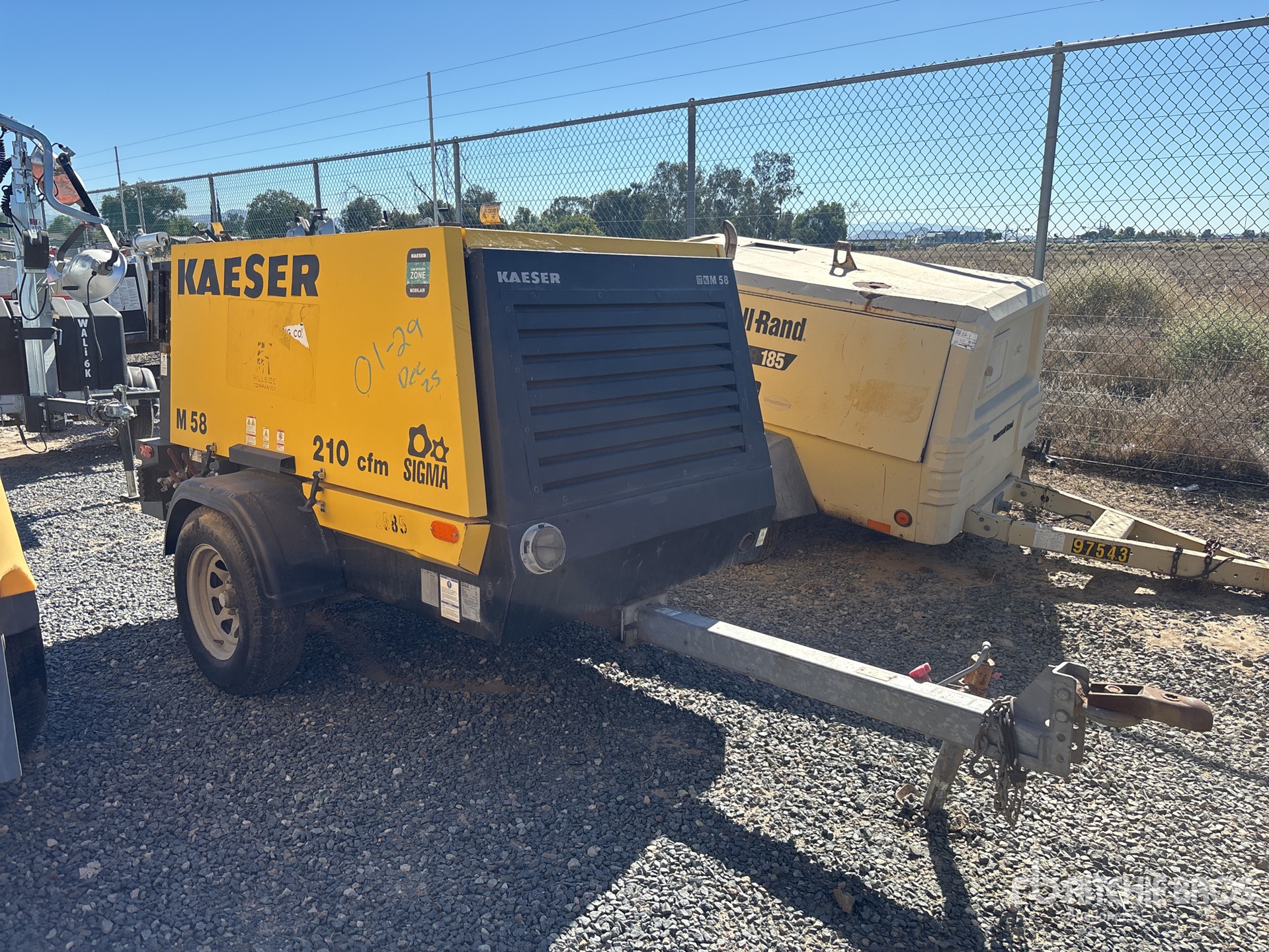 Aspect général with Image, coin avant droit