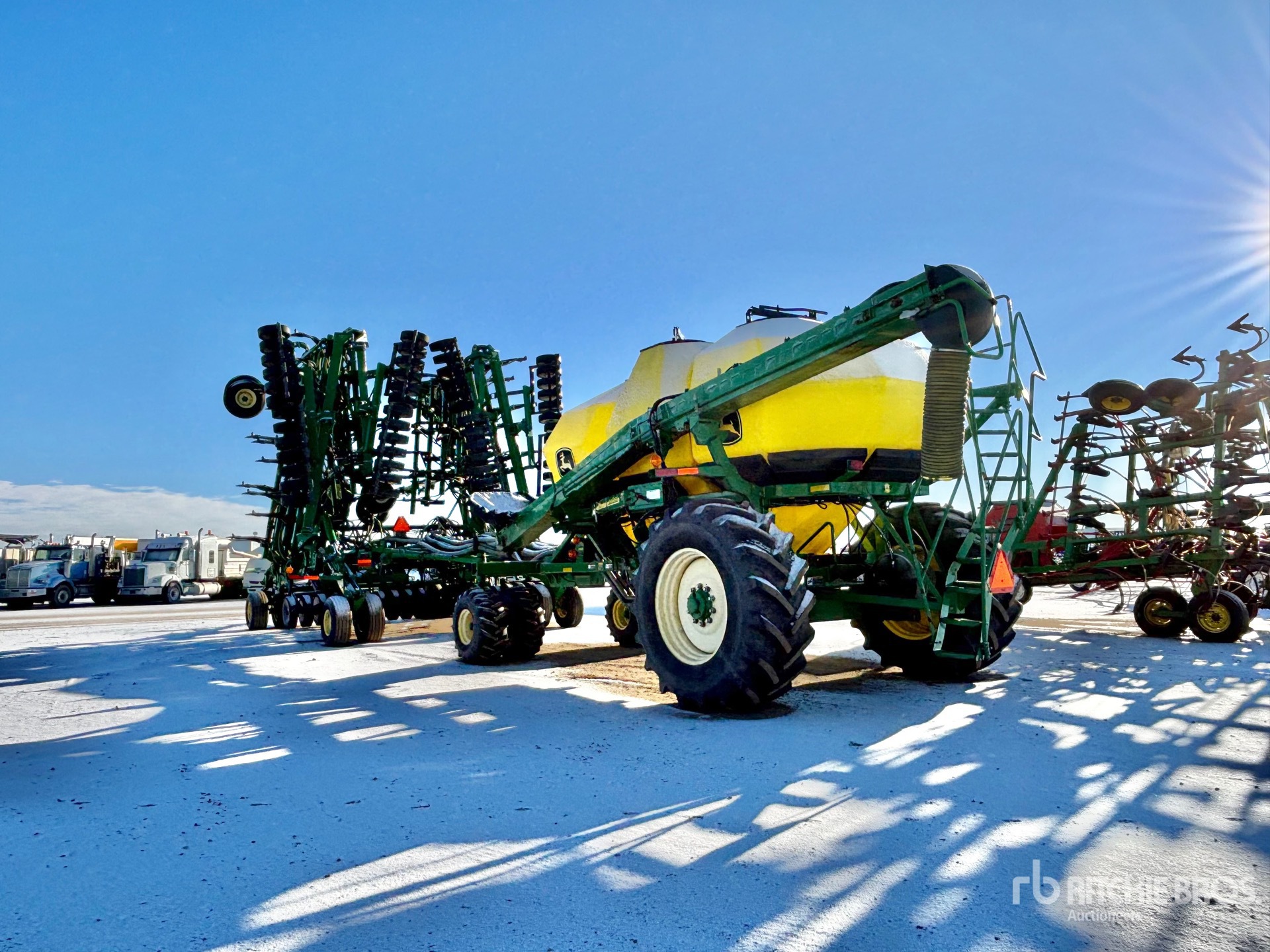 General Appearance with Foto, angolo posteriore sinistro