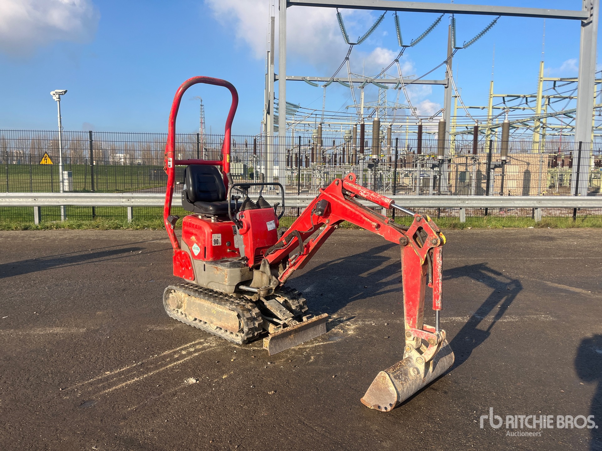 General Appearance with Picture, Right Front Corner