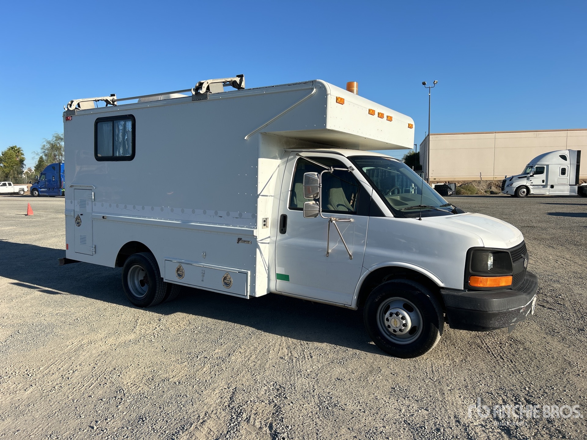 General Appearance with Picture, Right Front Corner