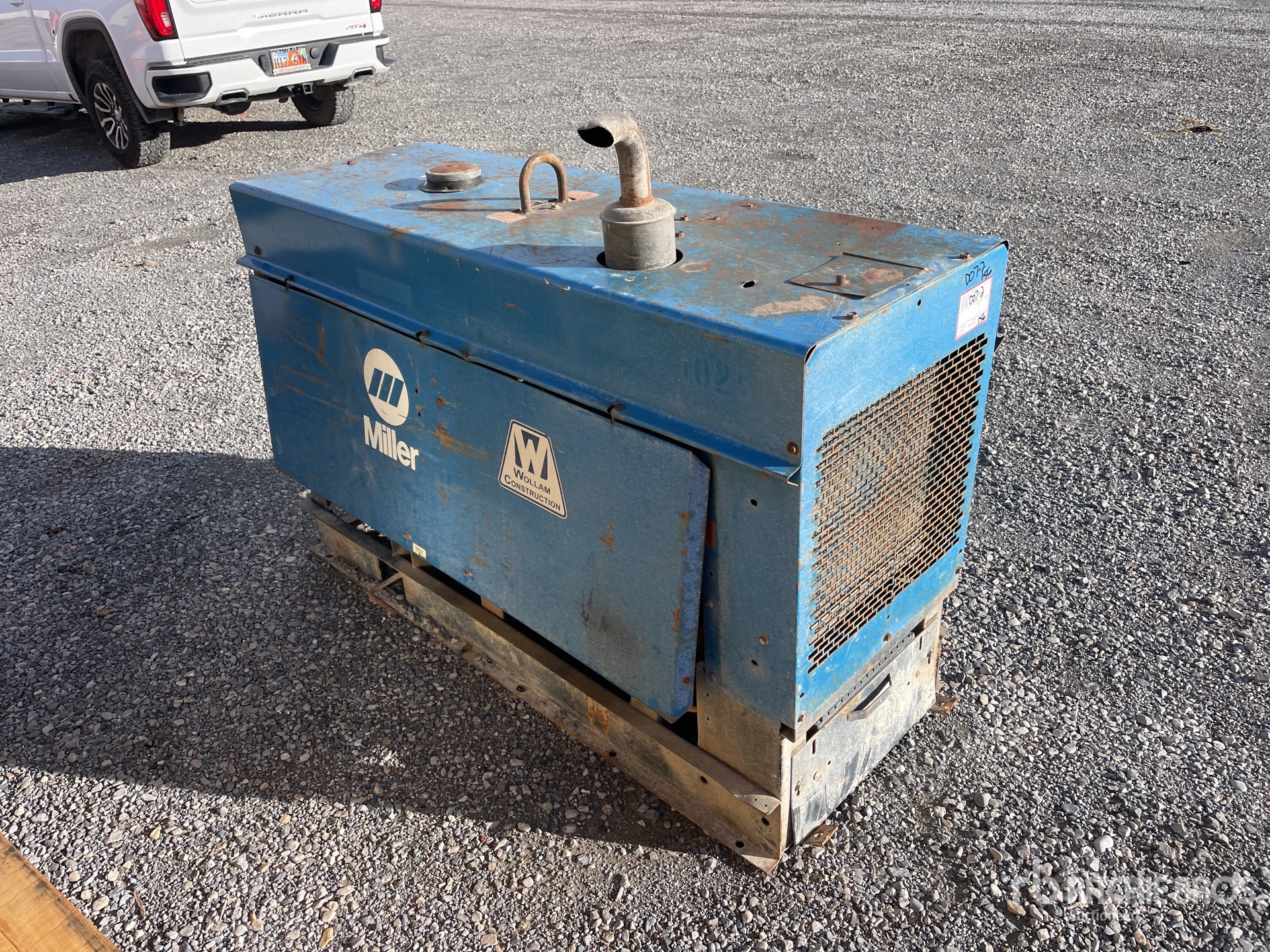 General Appearance with Picture, Left Rear Corner