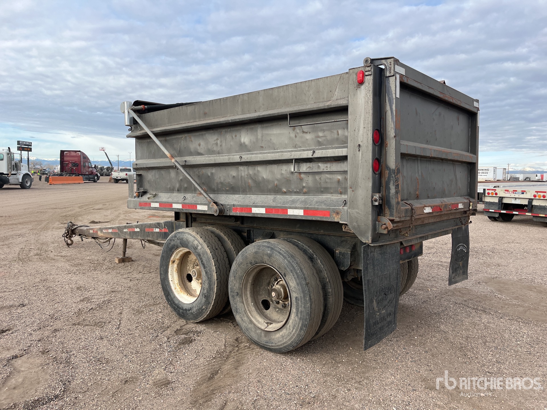 General Appearance with Foto, angolo posteriore sinistro