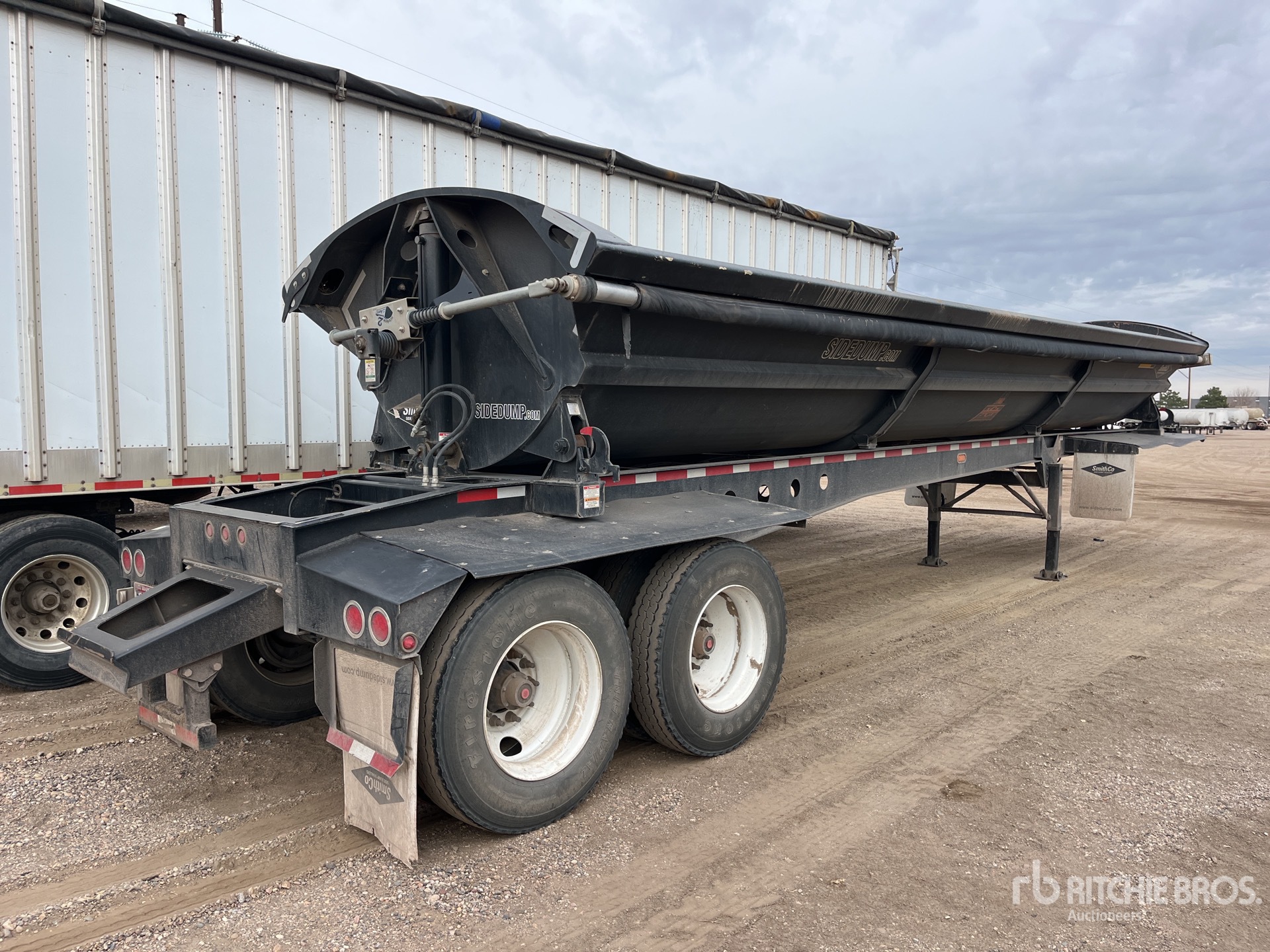 Aspect général with Image, coin arrière droit