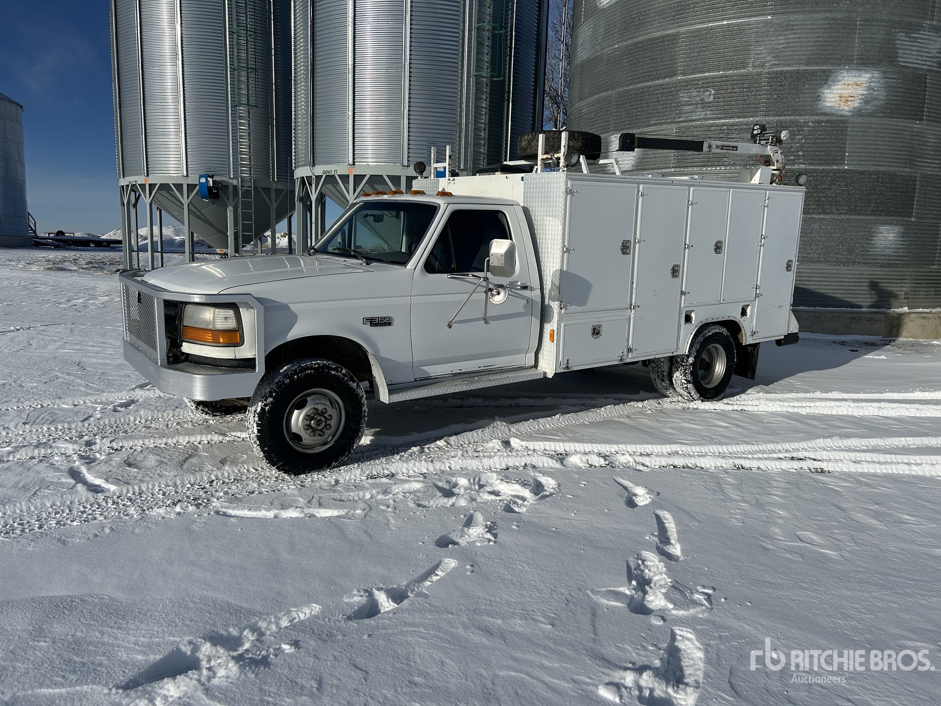 General Appearance with Foto, angolo anteriore sinistro