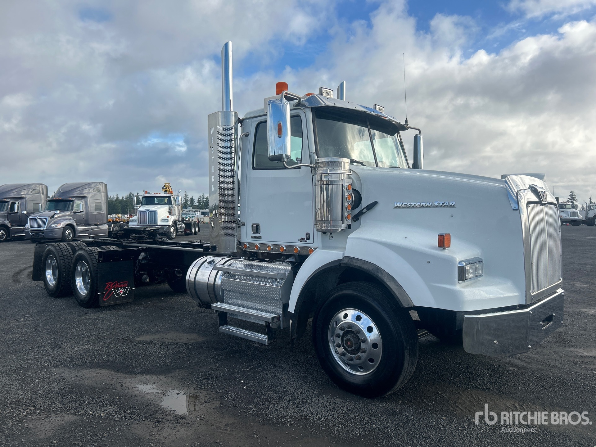 General Appearance with Picture, Right Front Corner