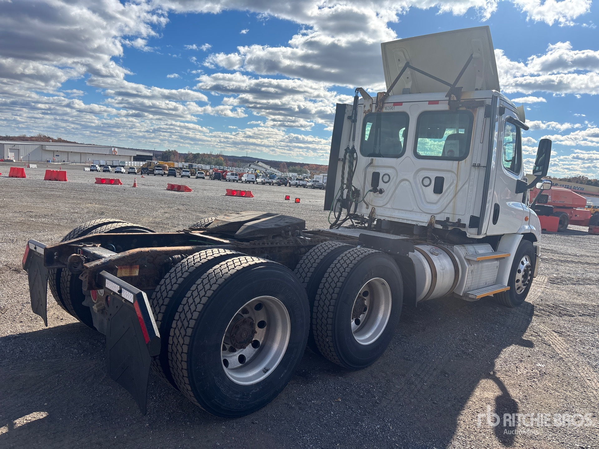 General Appearance with Foto, angolo anteriore sinistro