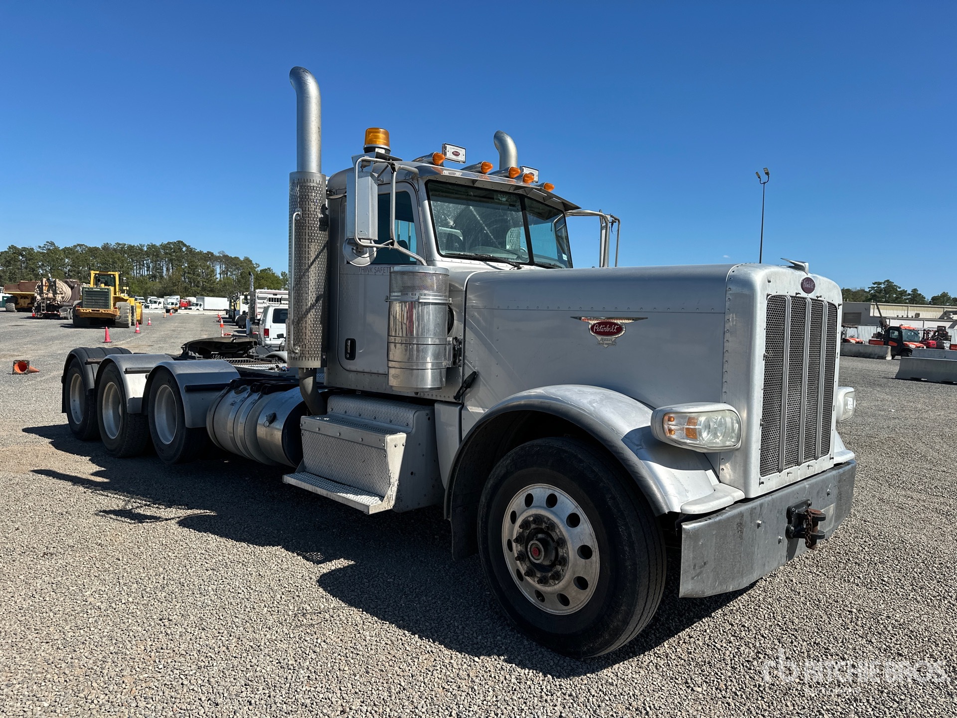 Aspect général with Image, coin avant droit