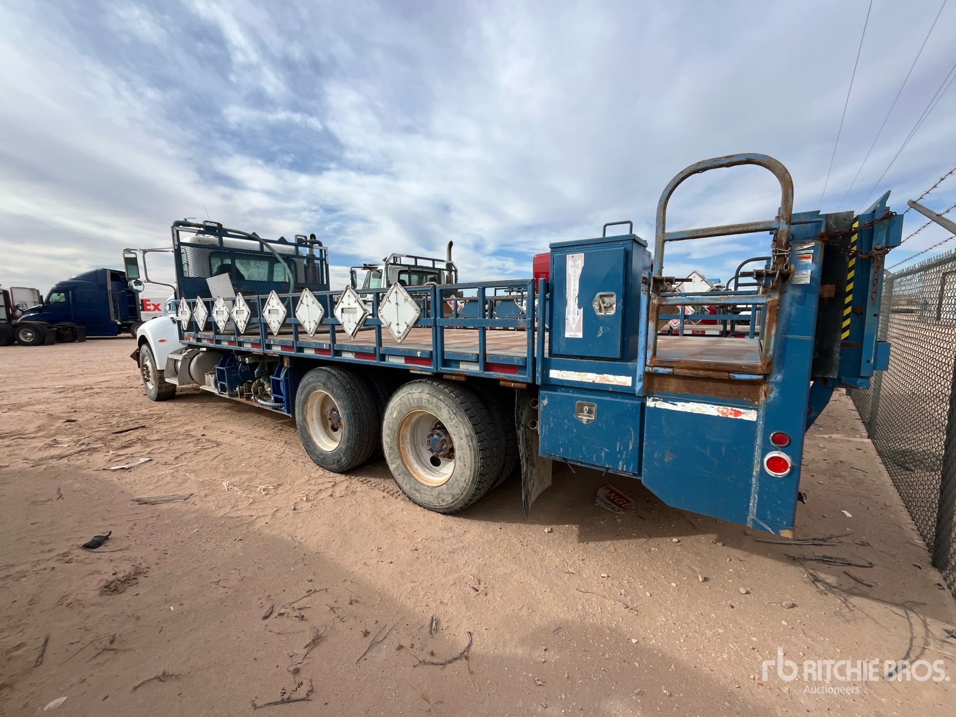 General Appearance with Bild, Ecke hinten links