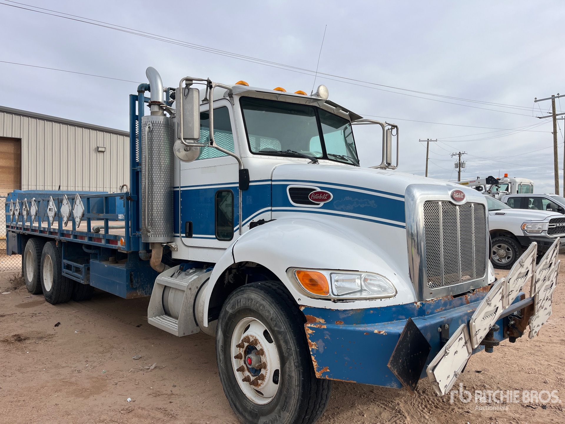 General Appearance with Bild, Ecke vorne rechts