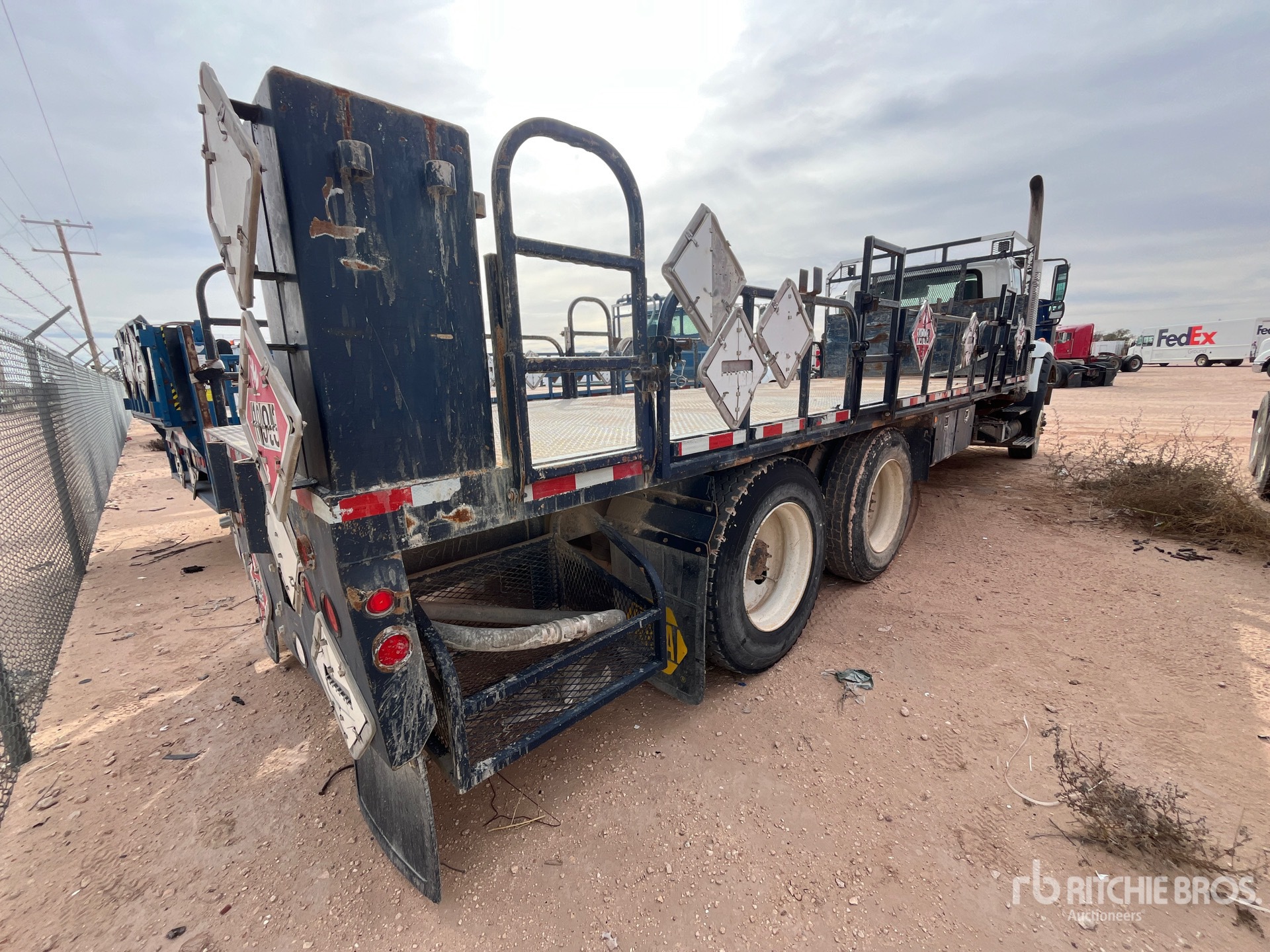 General Appearance with Bild, Ecke hinten rechts