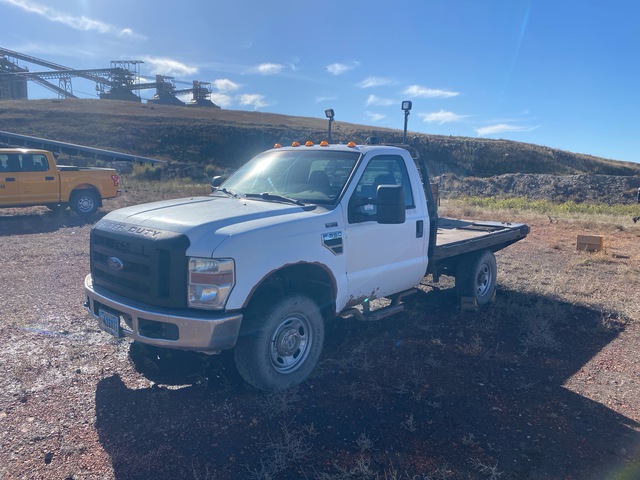 2008 Ford F-350 XL 4x4 Flatbed Truck (Inoperable)