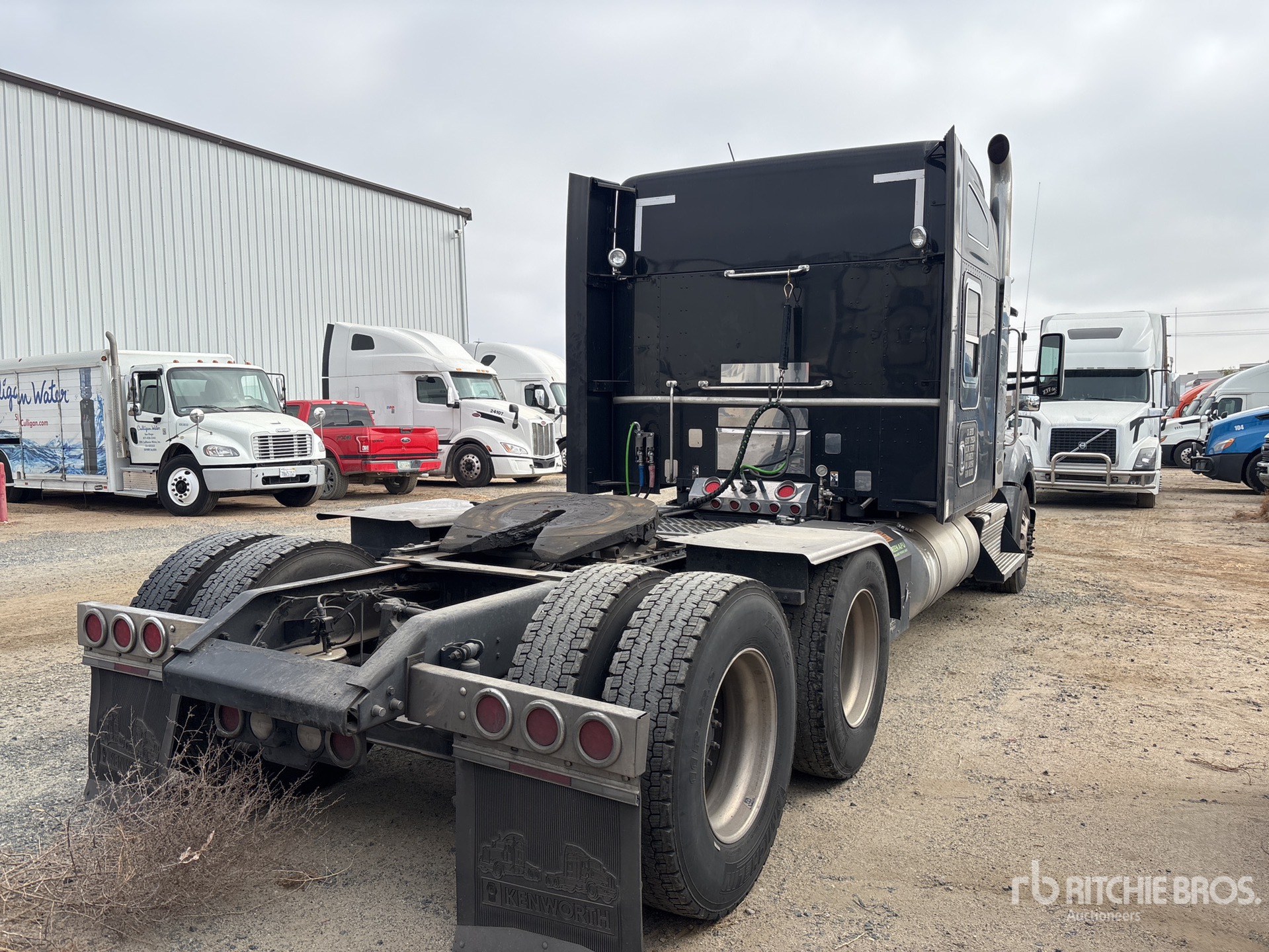 General Appearance with Foto, angolo anteriore sinistro