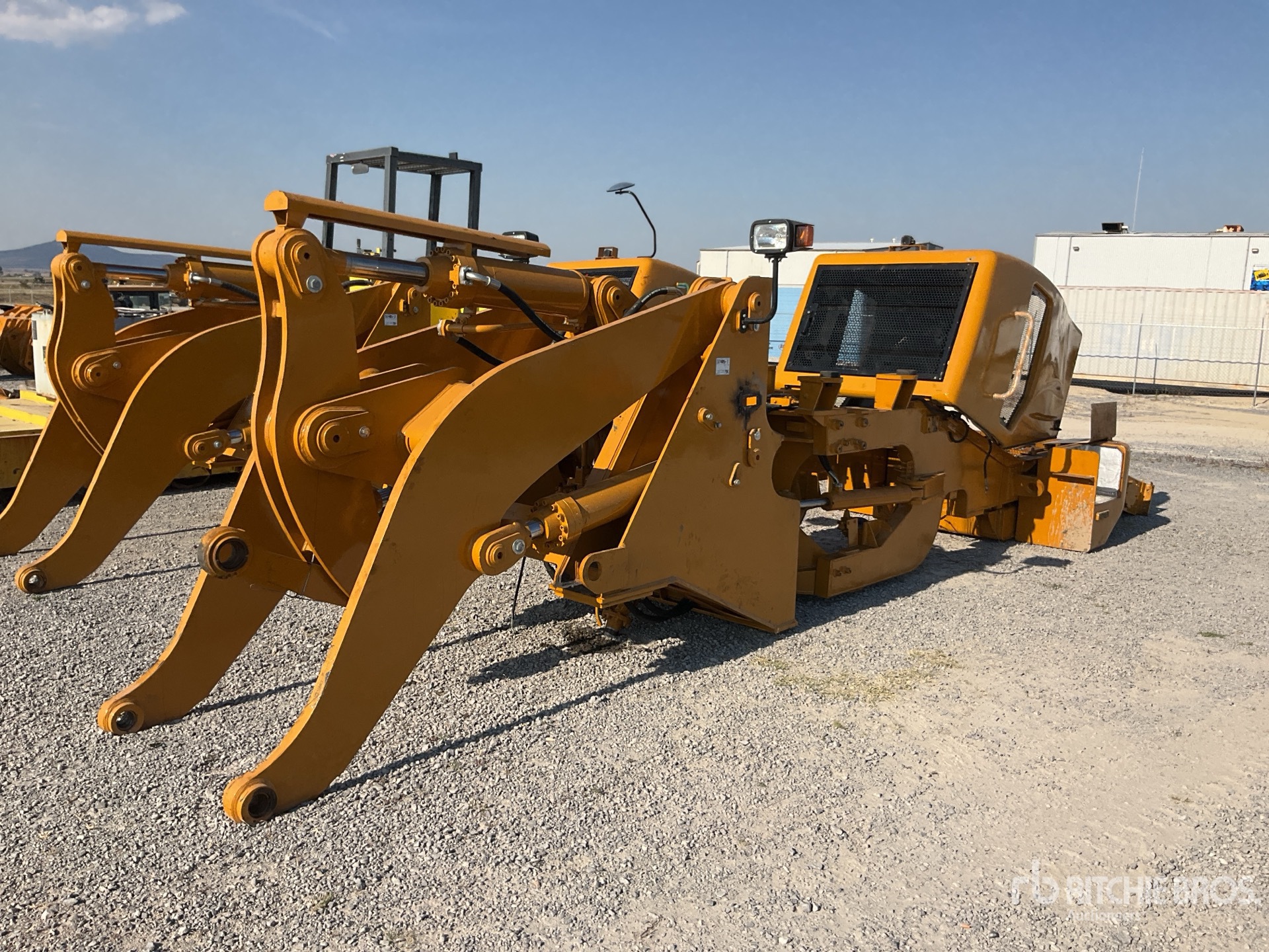 General Appearance with Bild, Ecke vorne links