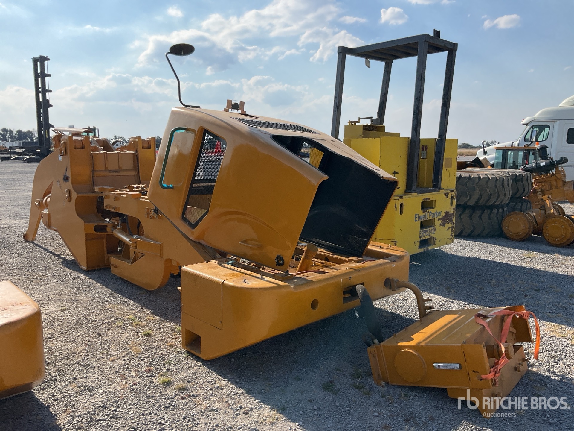 General Appearance with Bild, Ecke hinten links