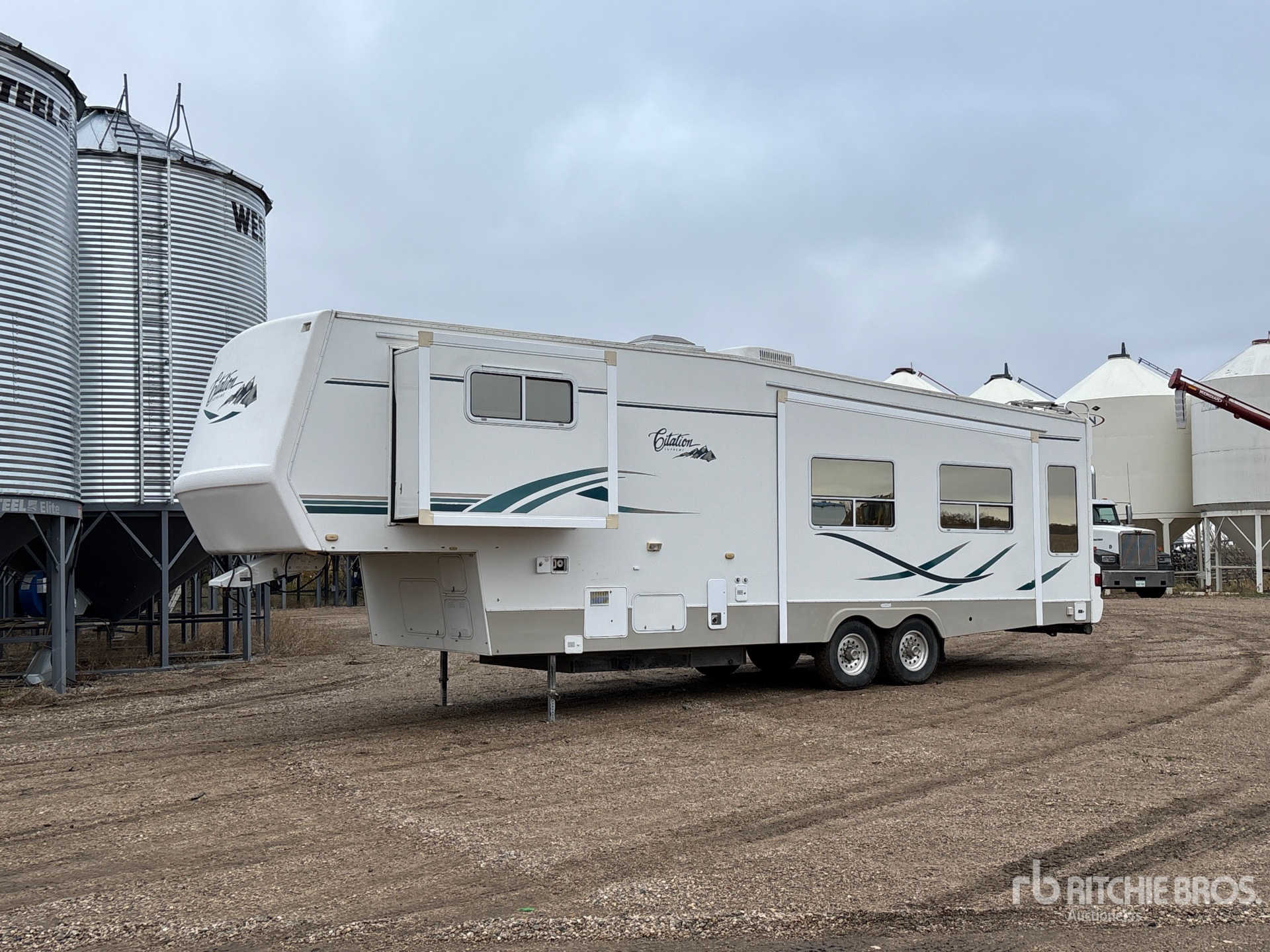 Aspect général with Image, coin avant gauche