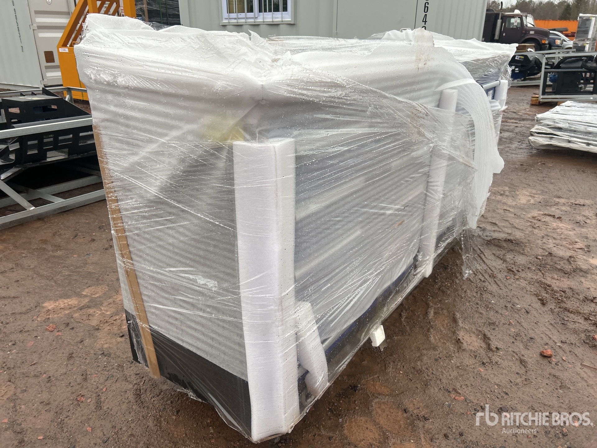 General Appearance with Bild, Ecke vorne rechts