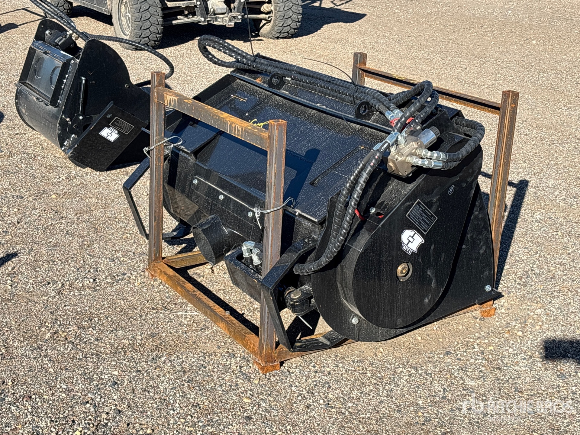 General Appearance with Picture, Right Rear Corner