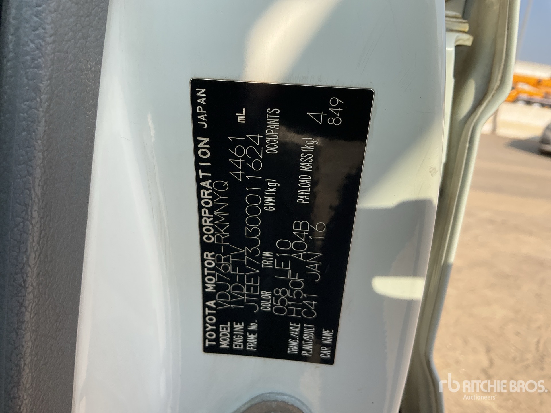 General Appearance with Serial Number / VIN