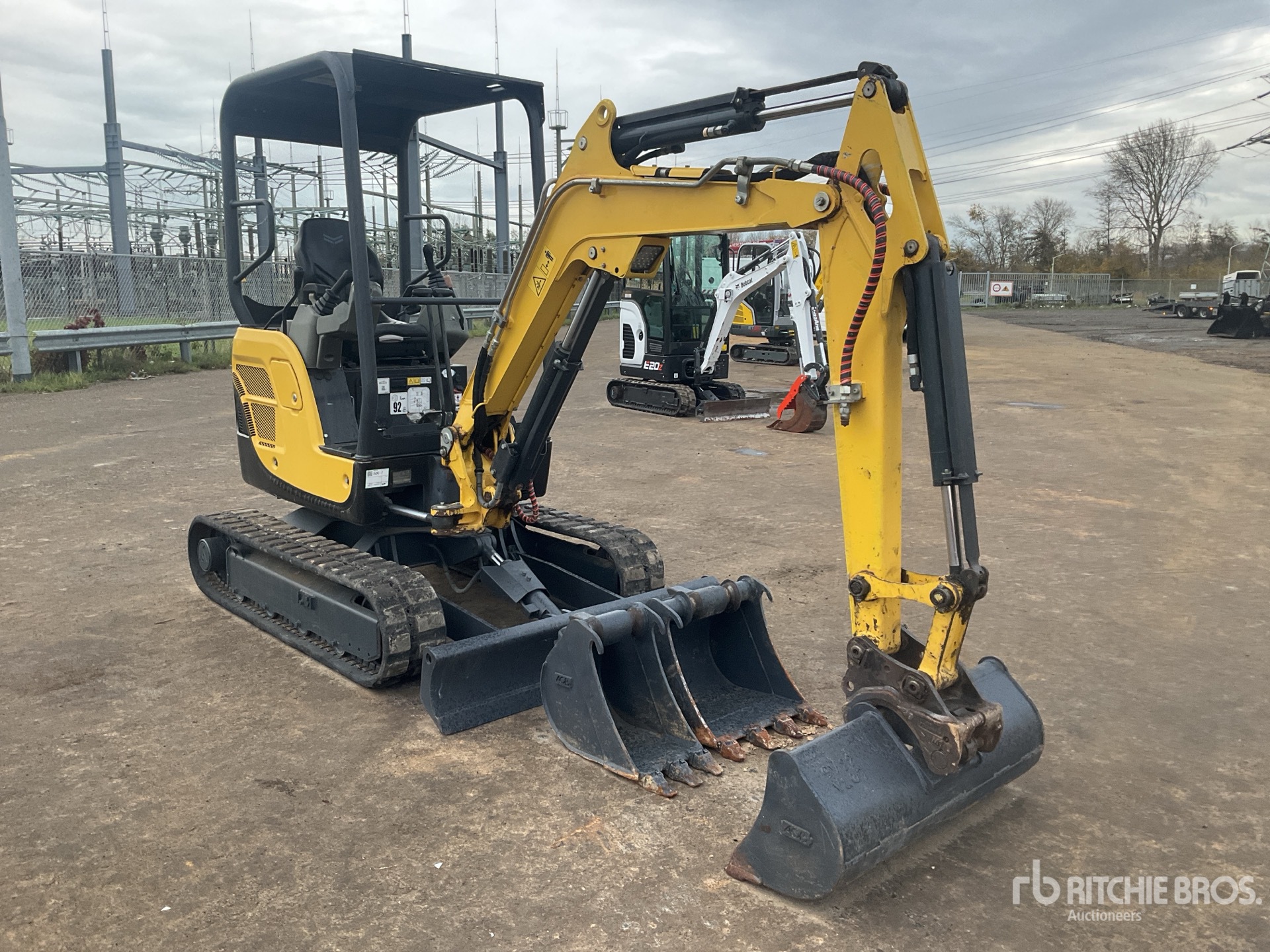 General Appearance with Picture, Right Front Corner