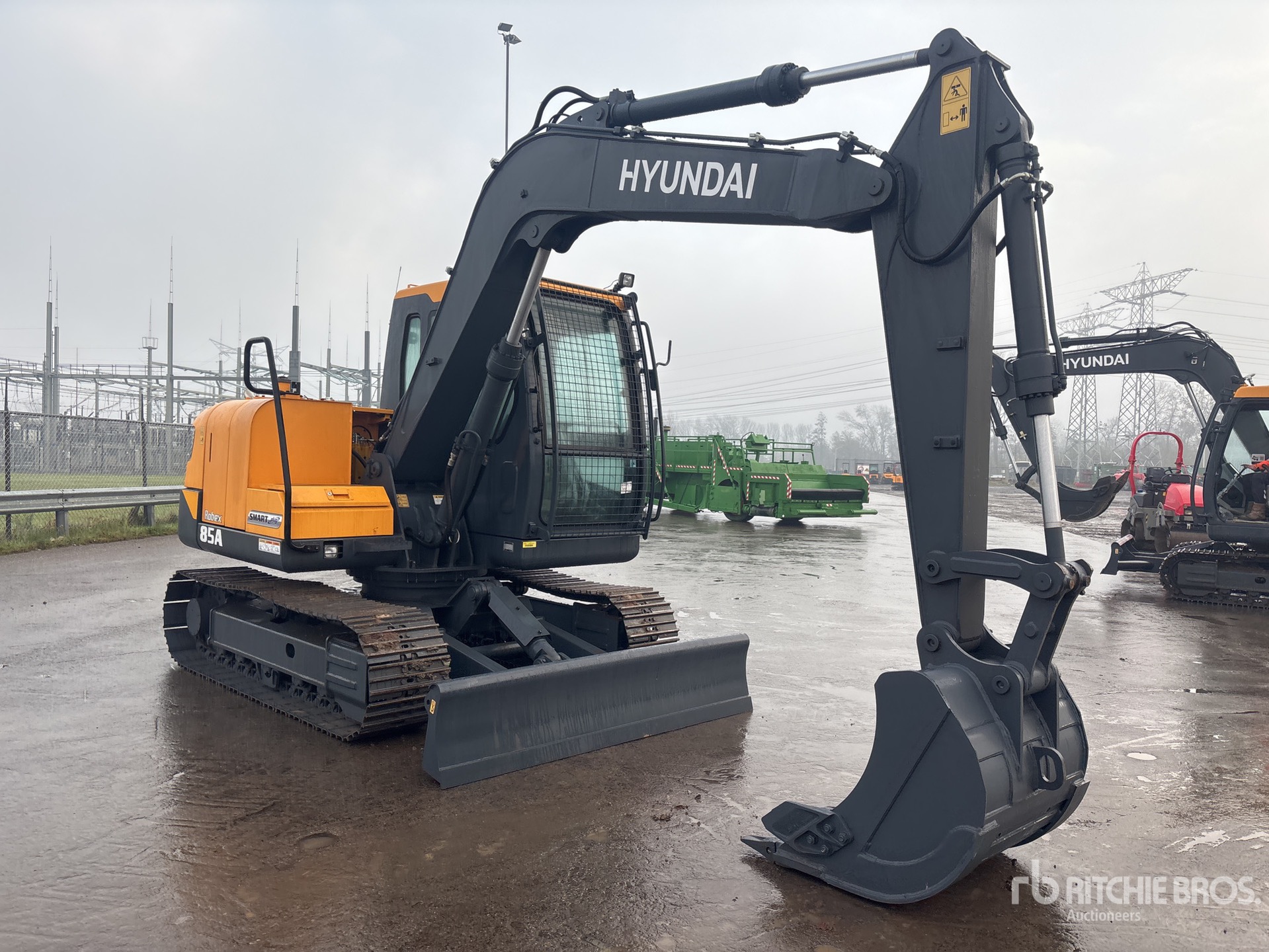 General Appearance with Picture, Right Front Corner