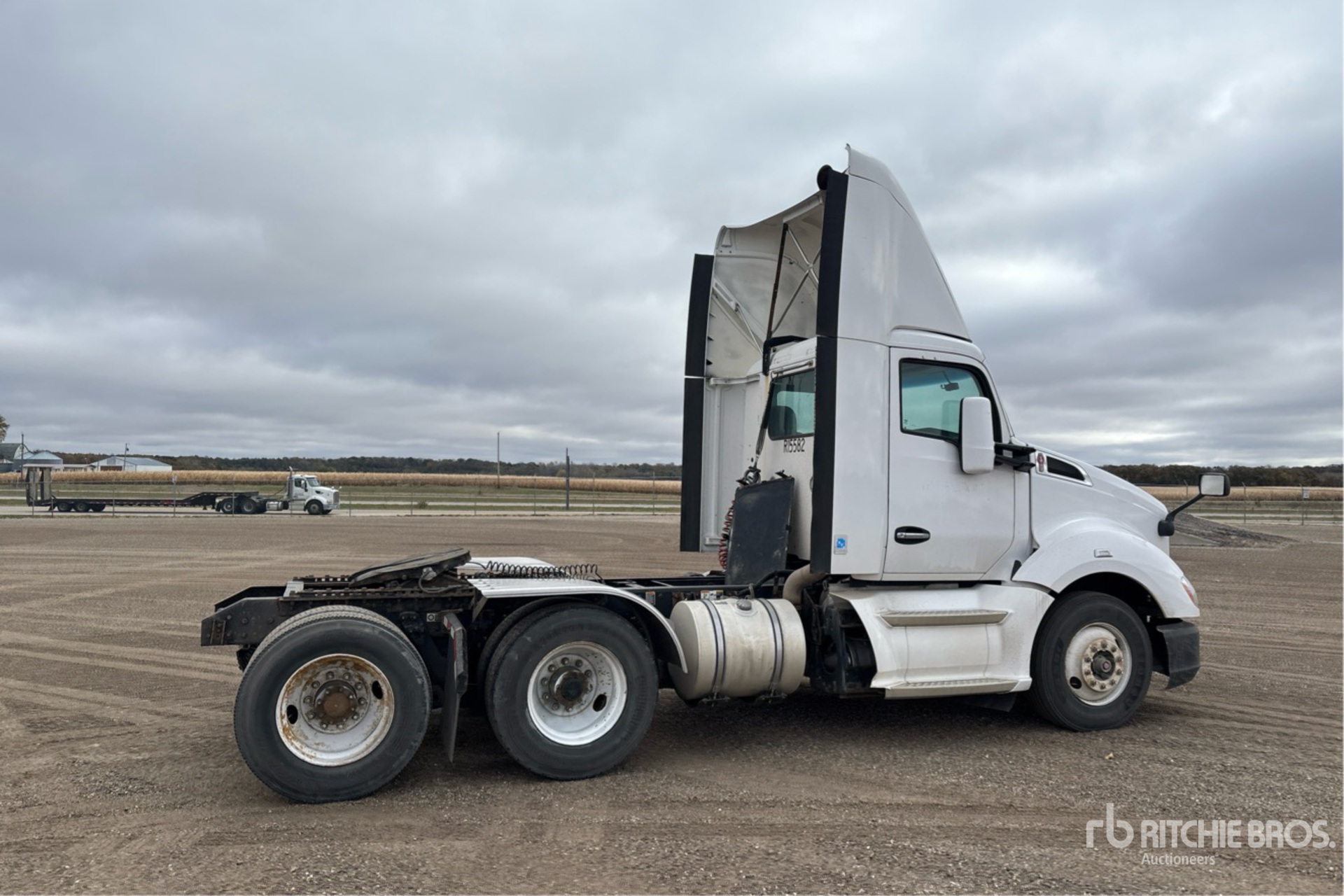 General Appearance with Foto, angolo anteriore sinistro