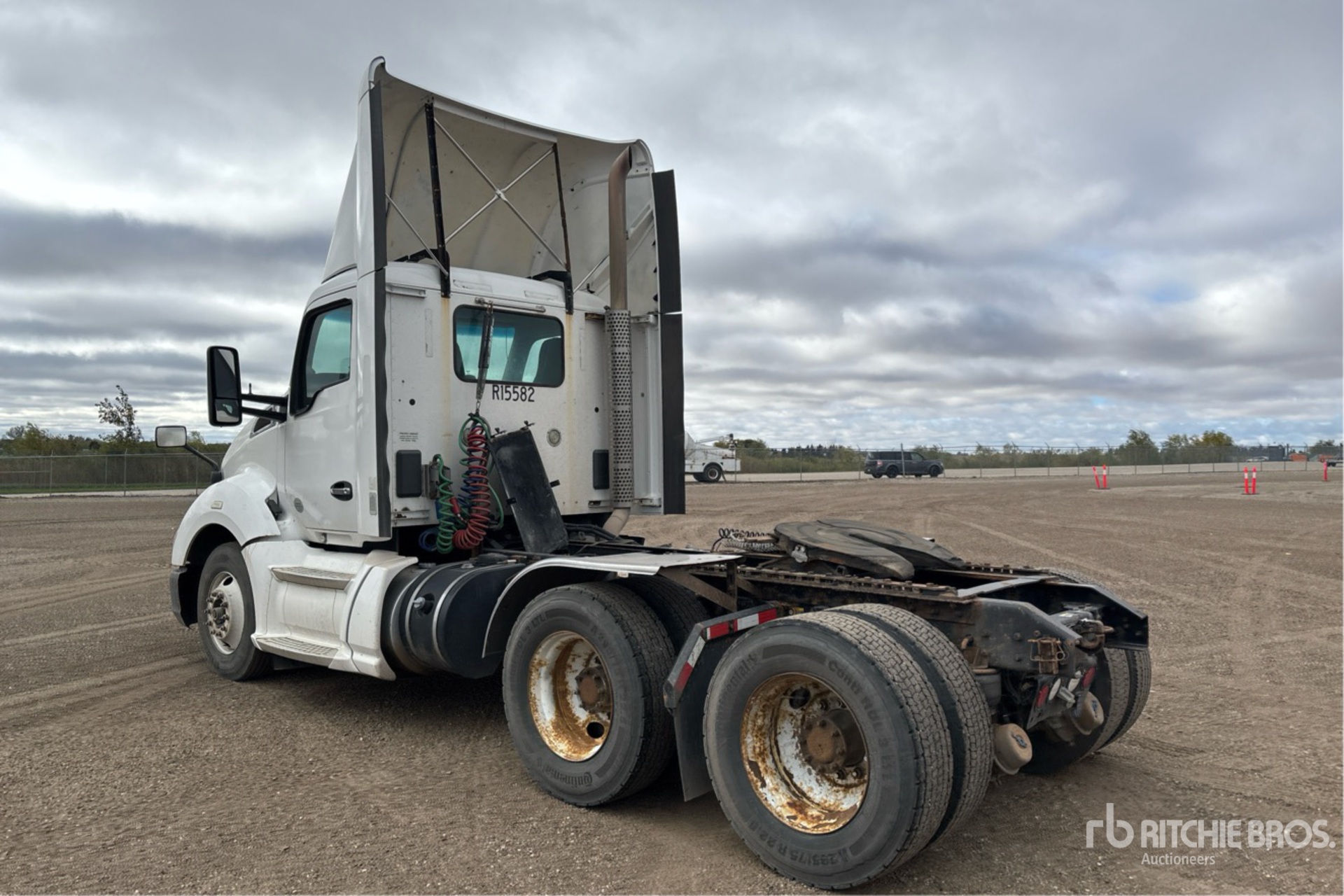 General Appearance with Foto, angolo posteriore sinistro