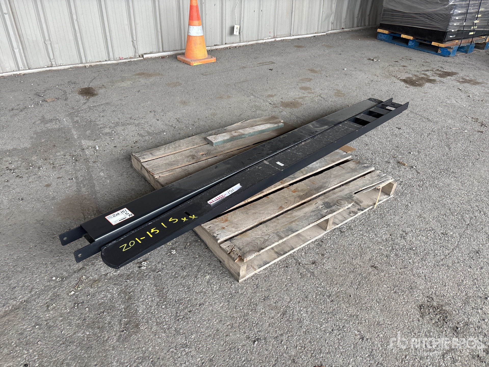 Aspect général with Image, coin avant droit