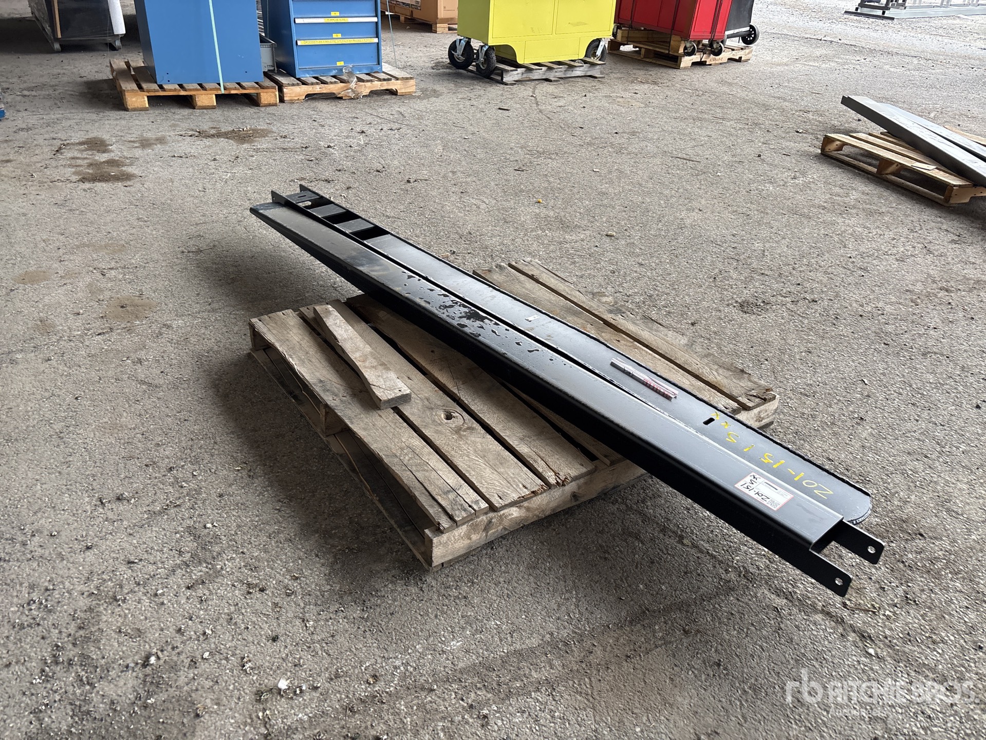 Aspect général with Image, coin arrière droit