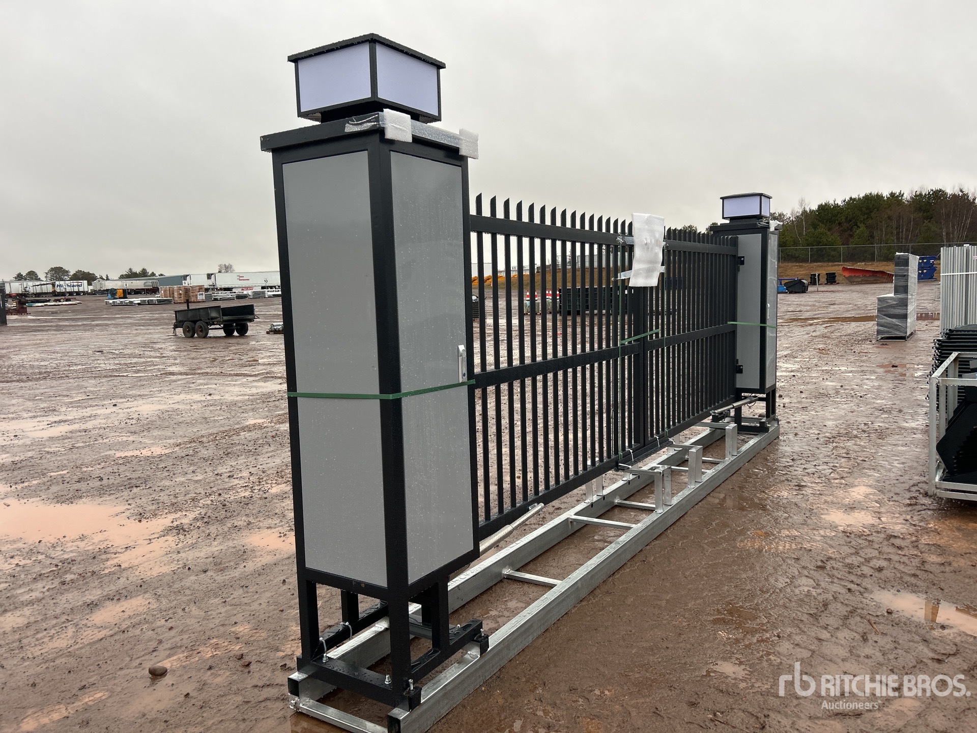 General Appearance with Foto, angolo posteriore sinistro