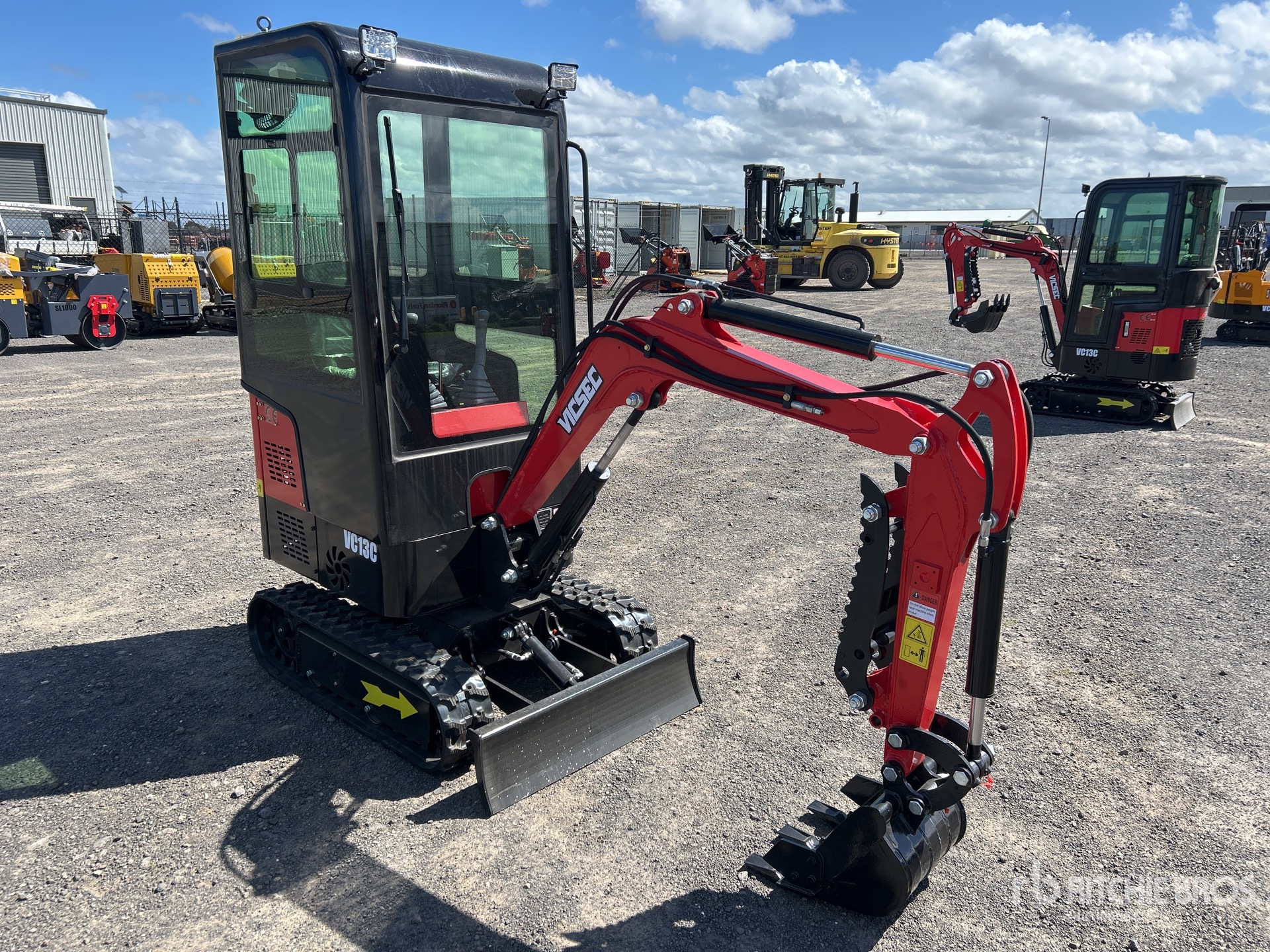 General Appearance with Picture, Right Front Corner