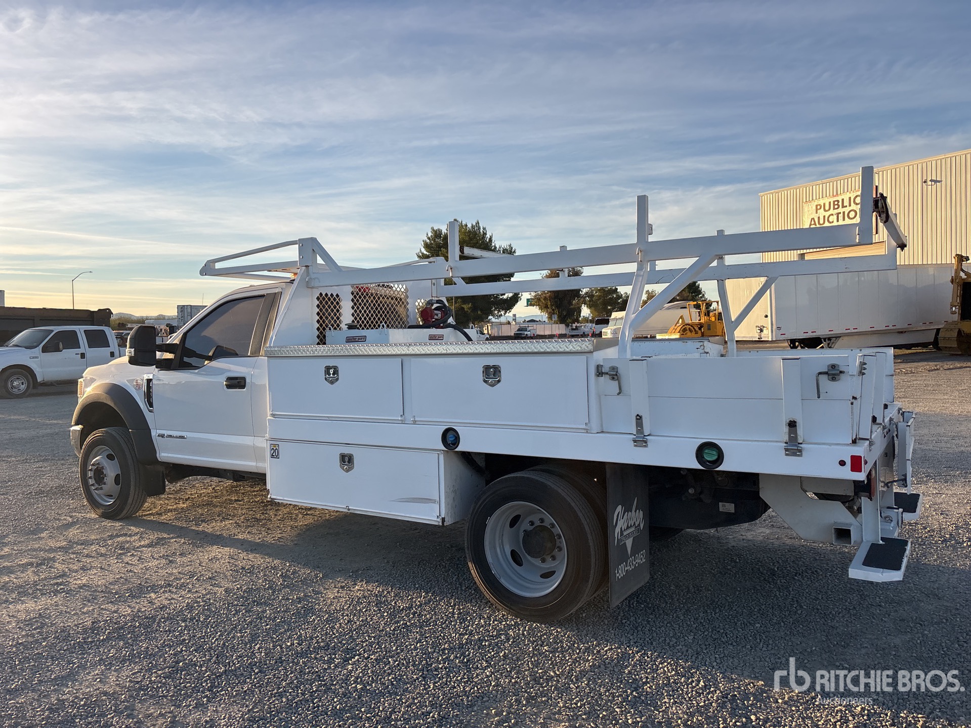 General Appearance with Foto, angolo posteriore sinistro