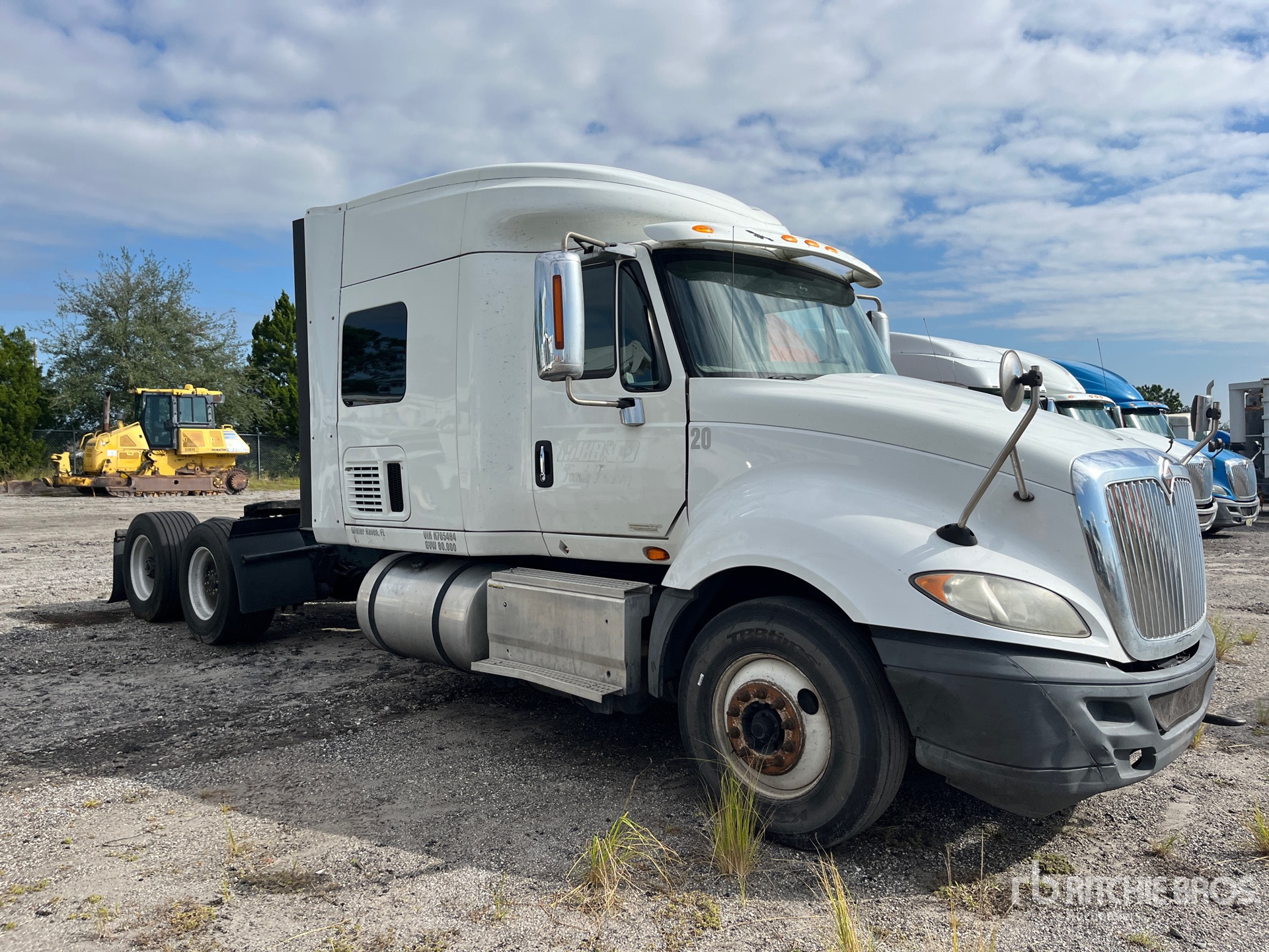 General Appearance with Picture, Right Front Corner