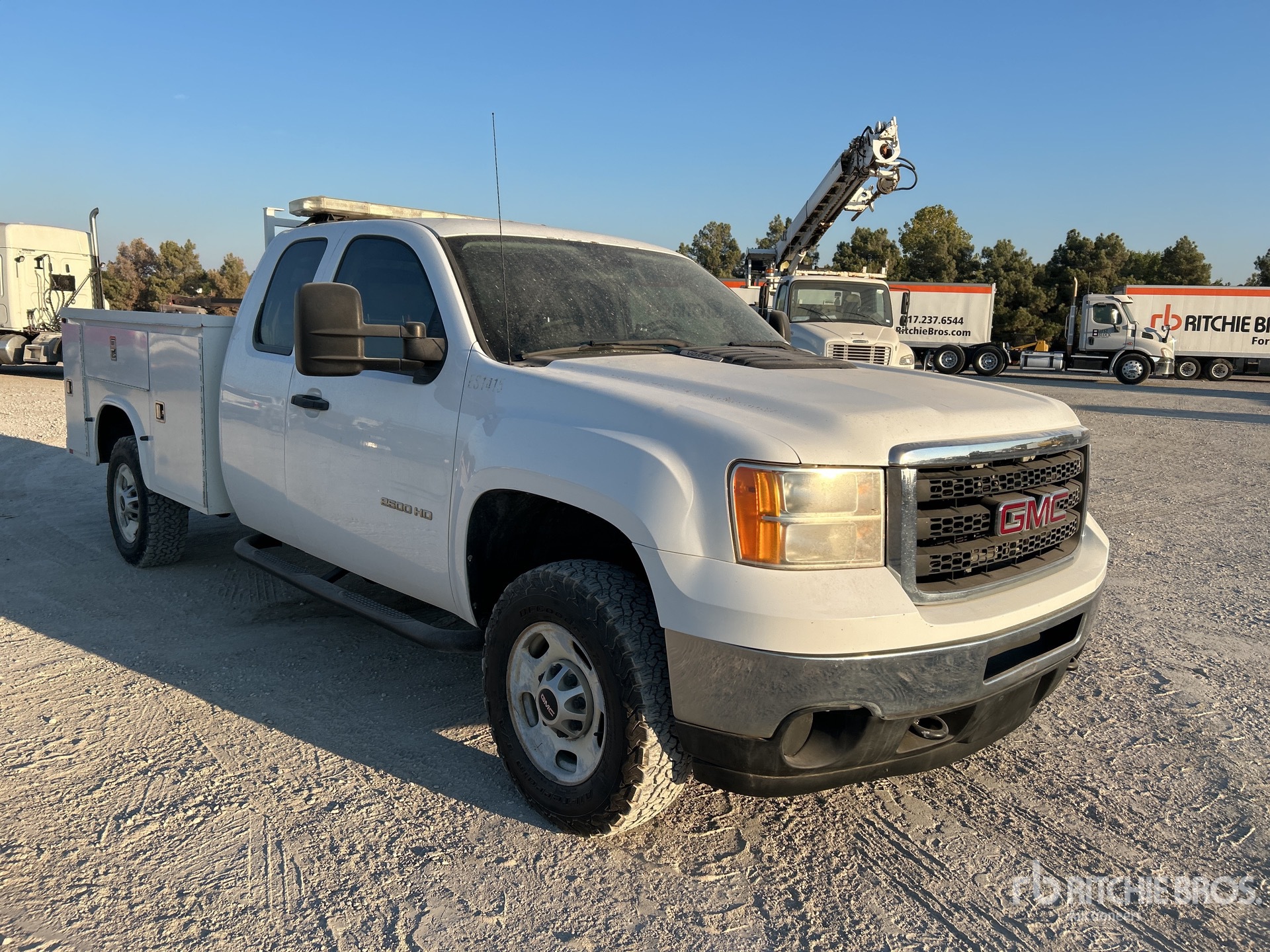 General Appearance with Picture, Right Front Corner